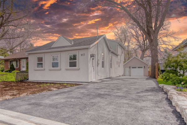 917 Center St S, Whitby
