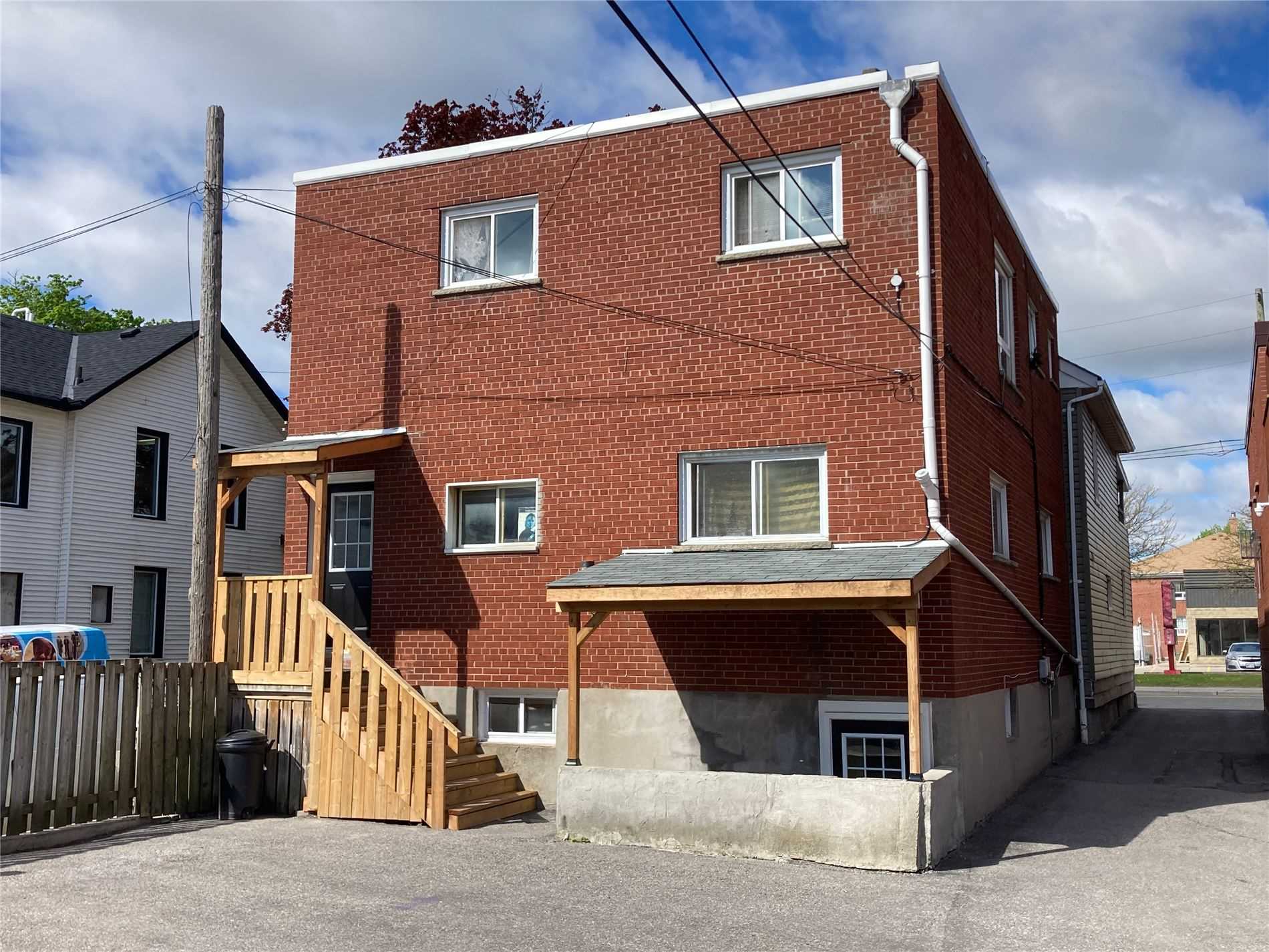 381 Simcoe St S
