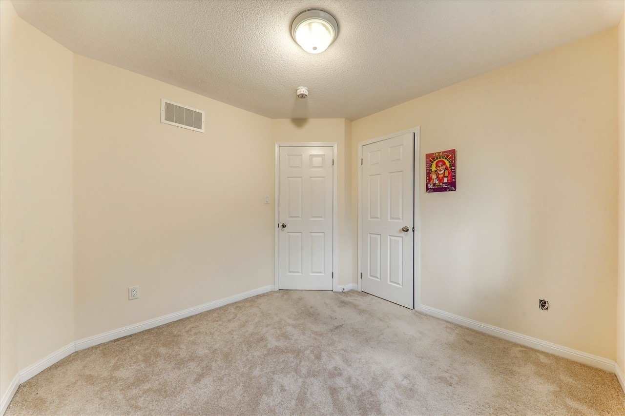 142 Hurst Dr