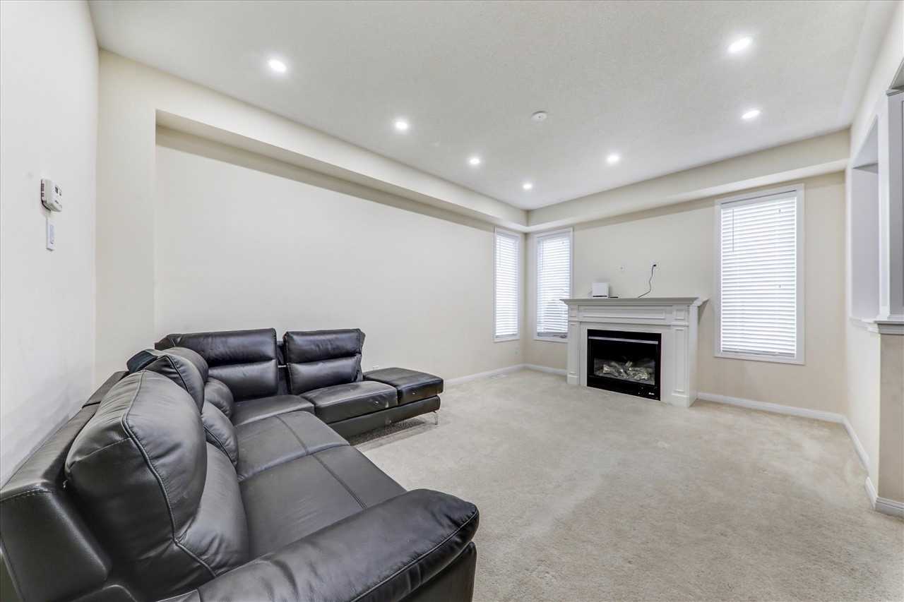 142 Hurst Dr
