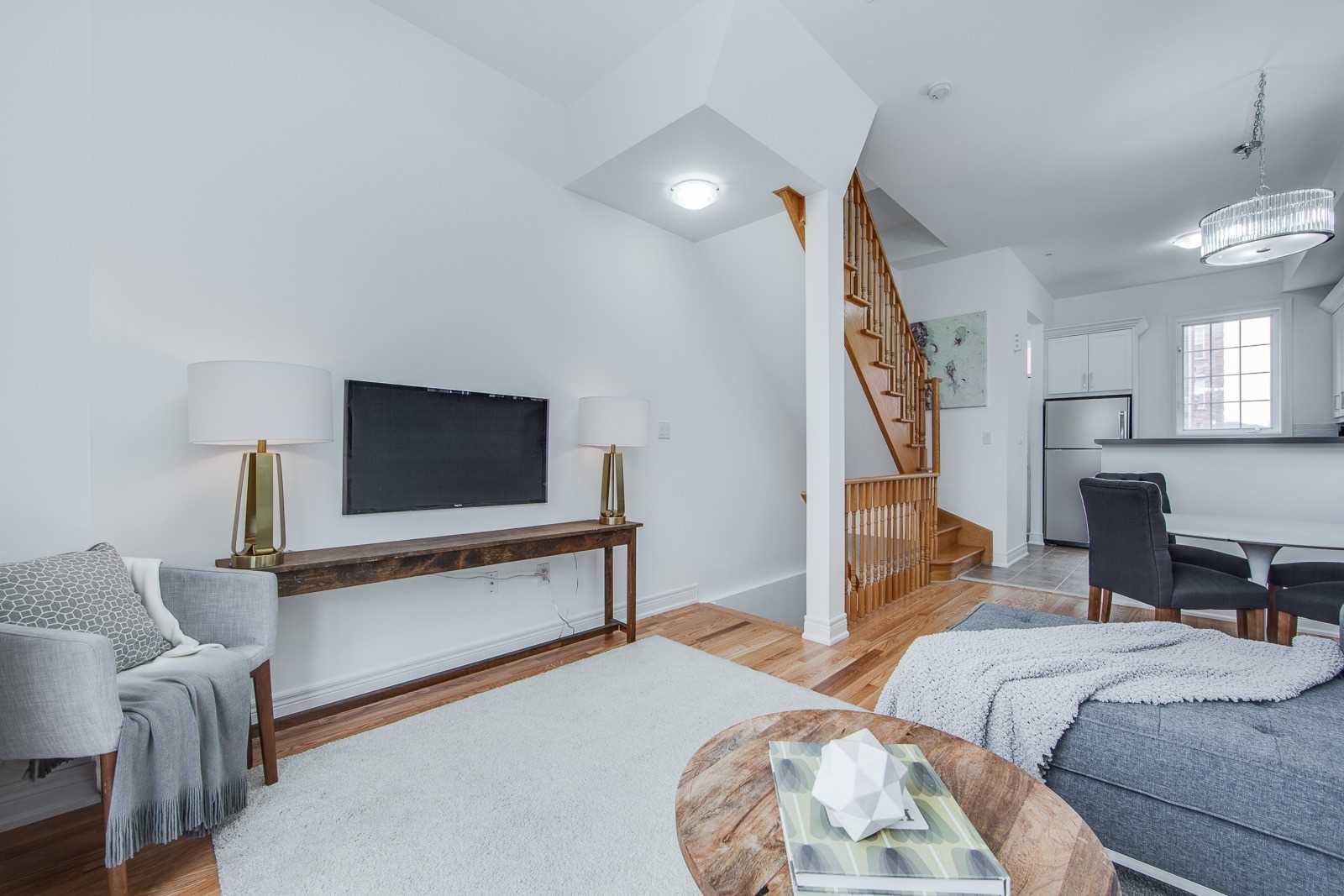 2 Fairhead Mews