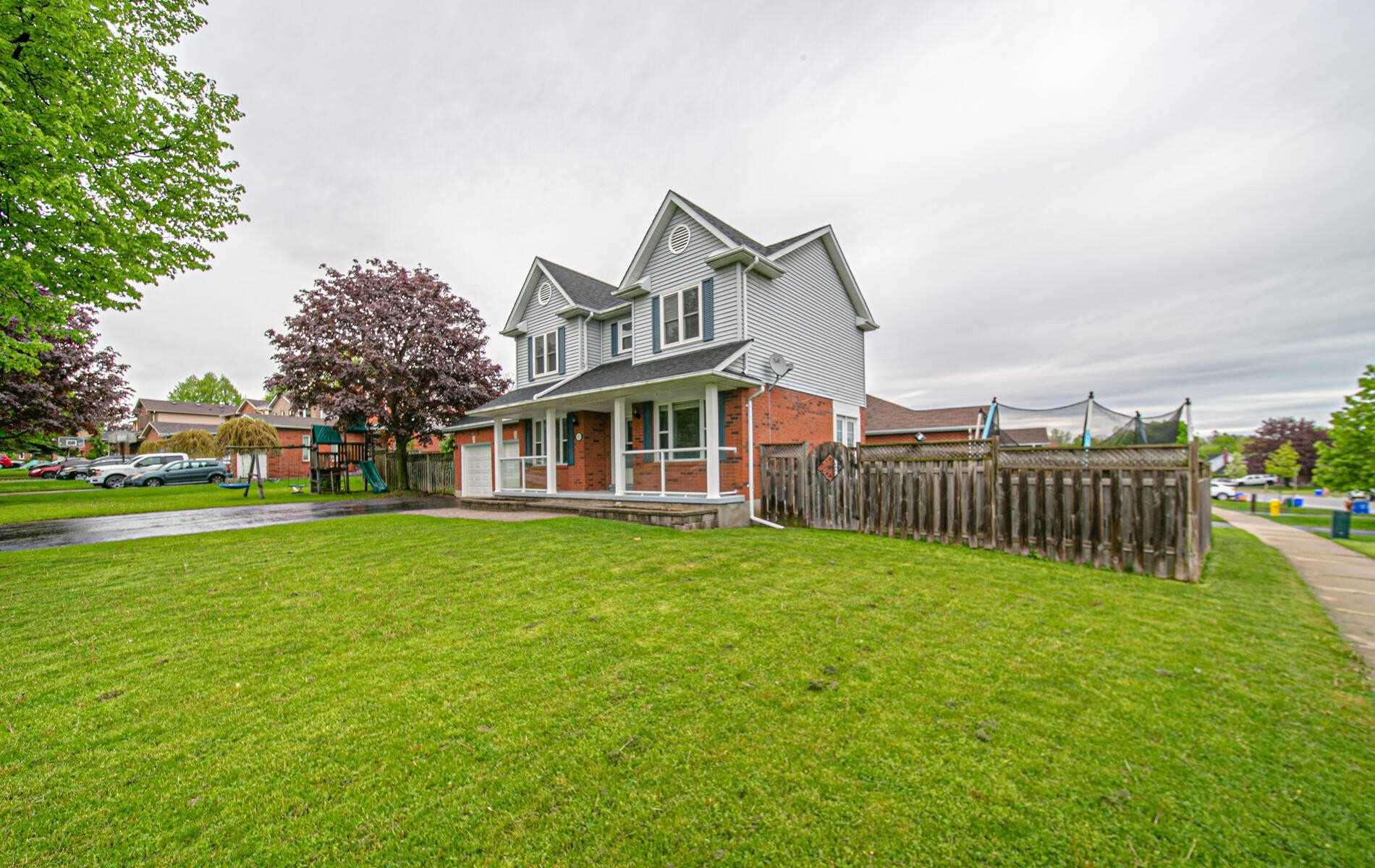 63 Stanford Cres