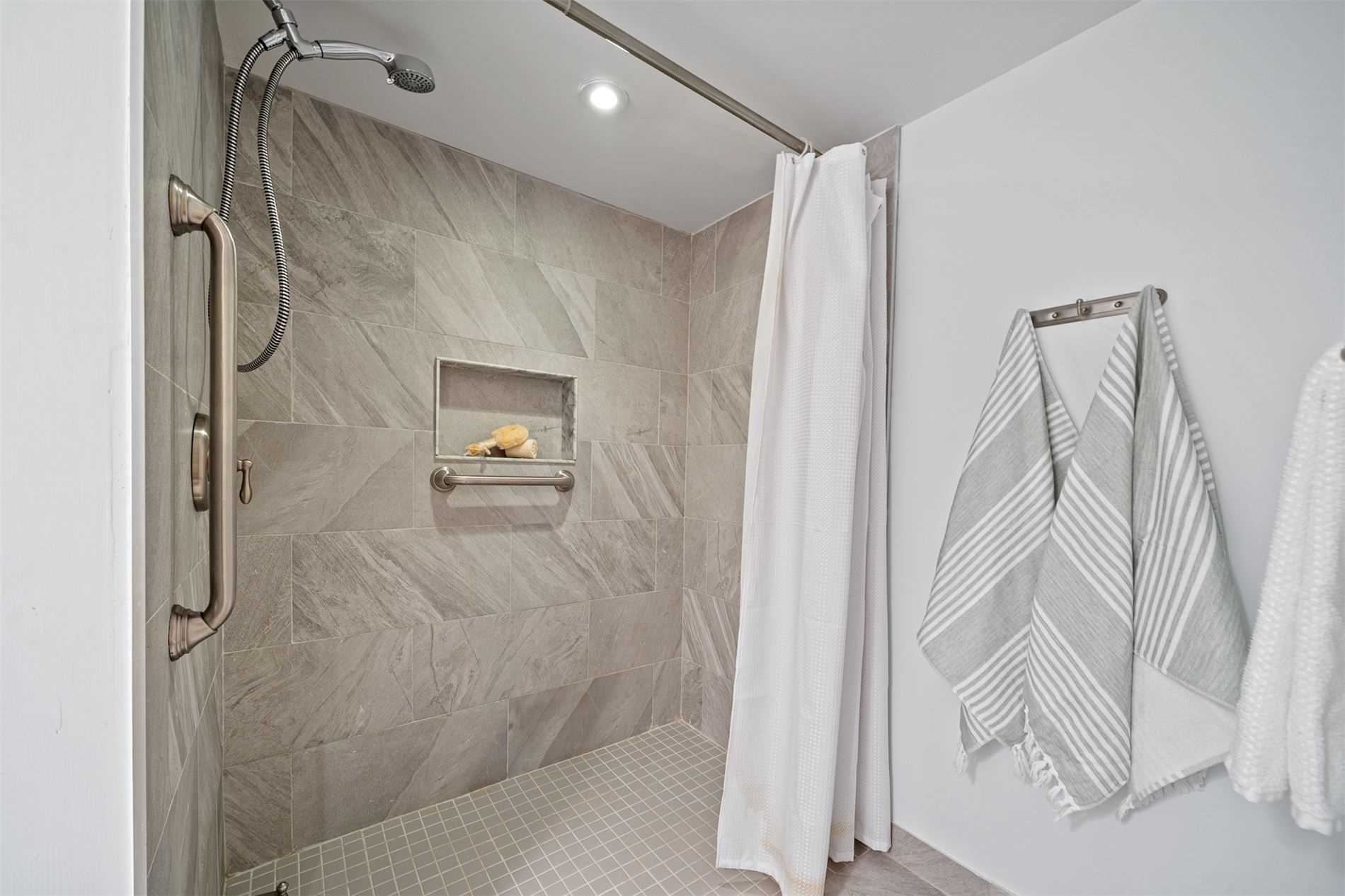Listing E5634003 - Large Photo # 28