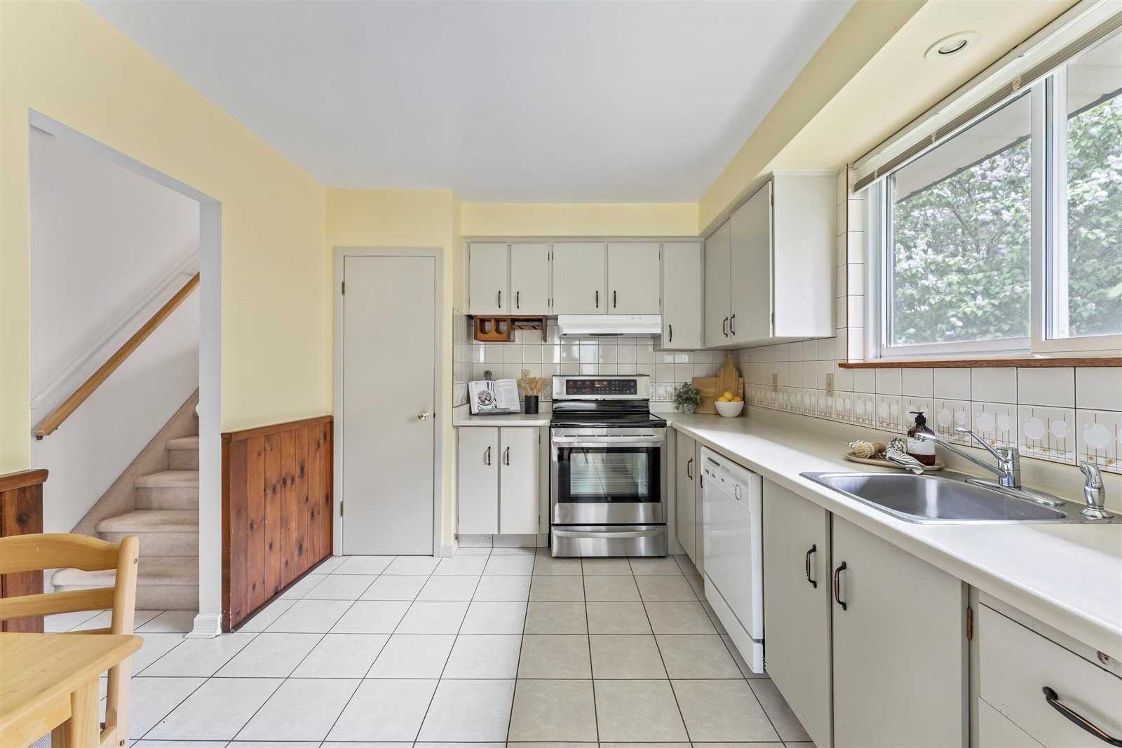 15 Strathy Rd