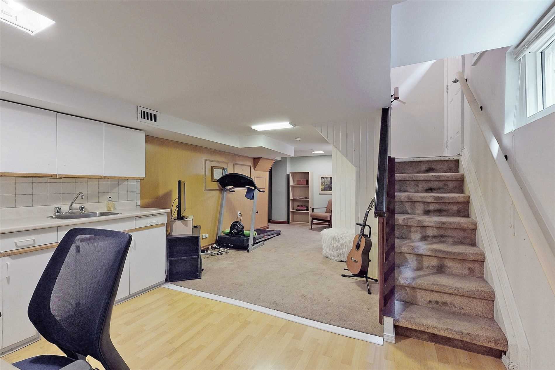 141 Kalmar Ave