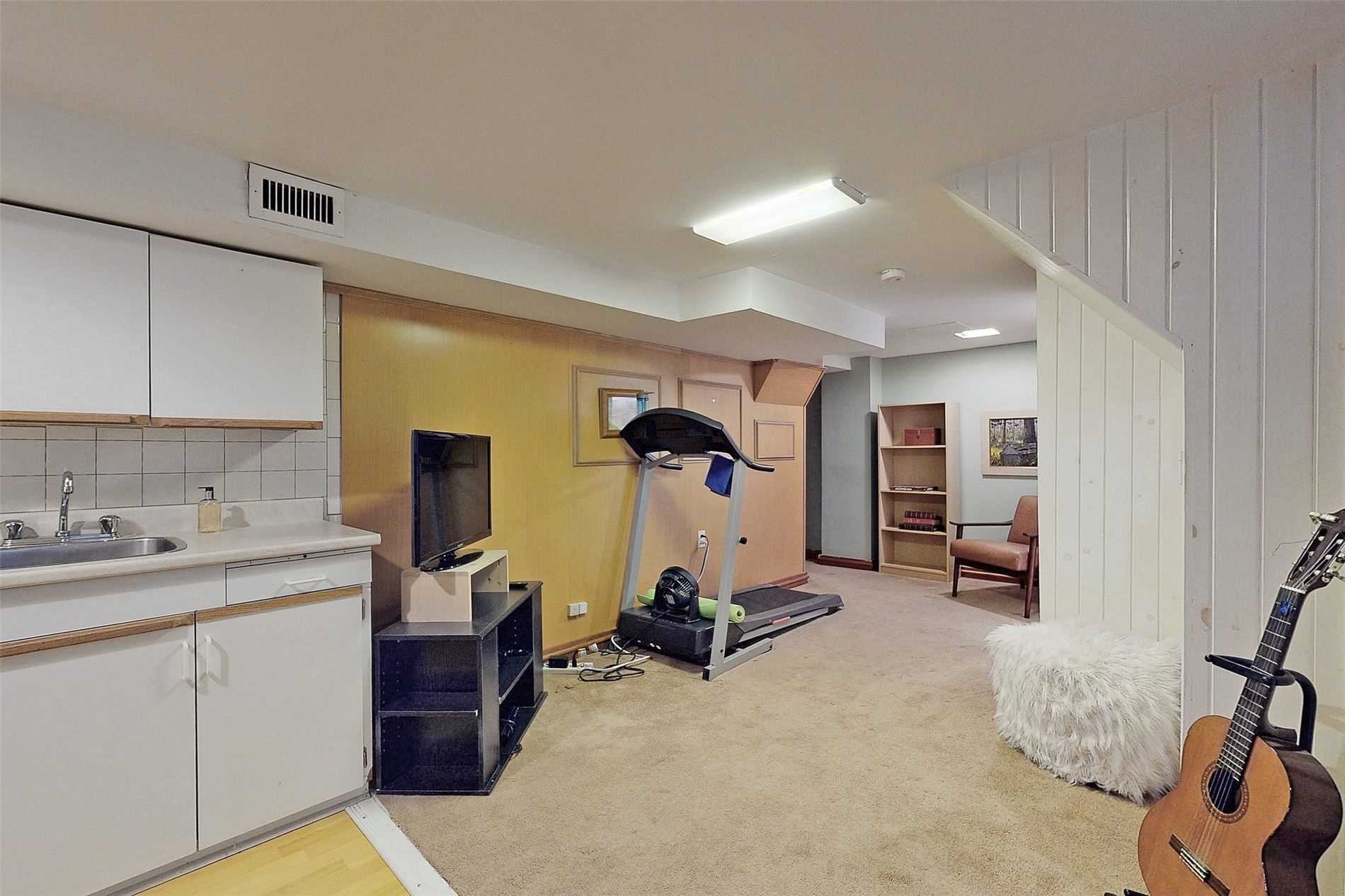 141 Kalmar Ave