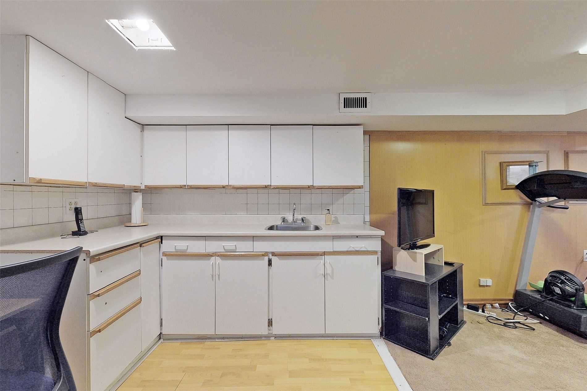 141 Kalmar Ave
