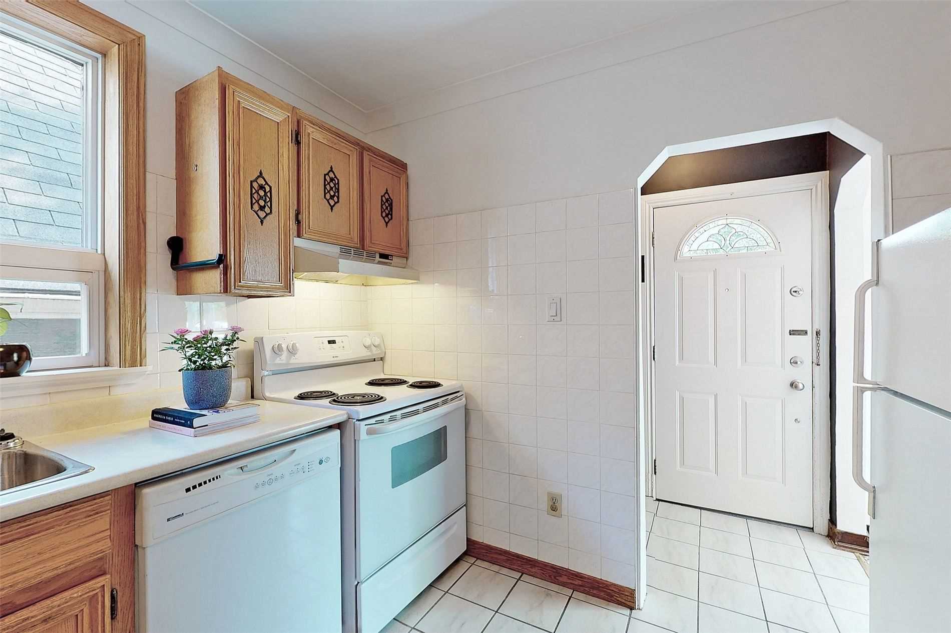 141 Kalmar Ave