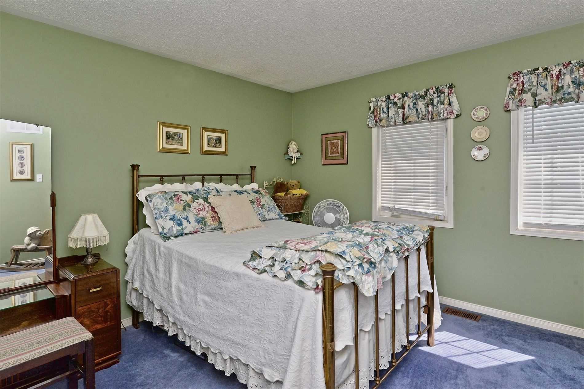 2 Redvers St