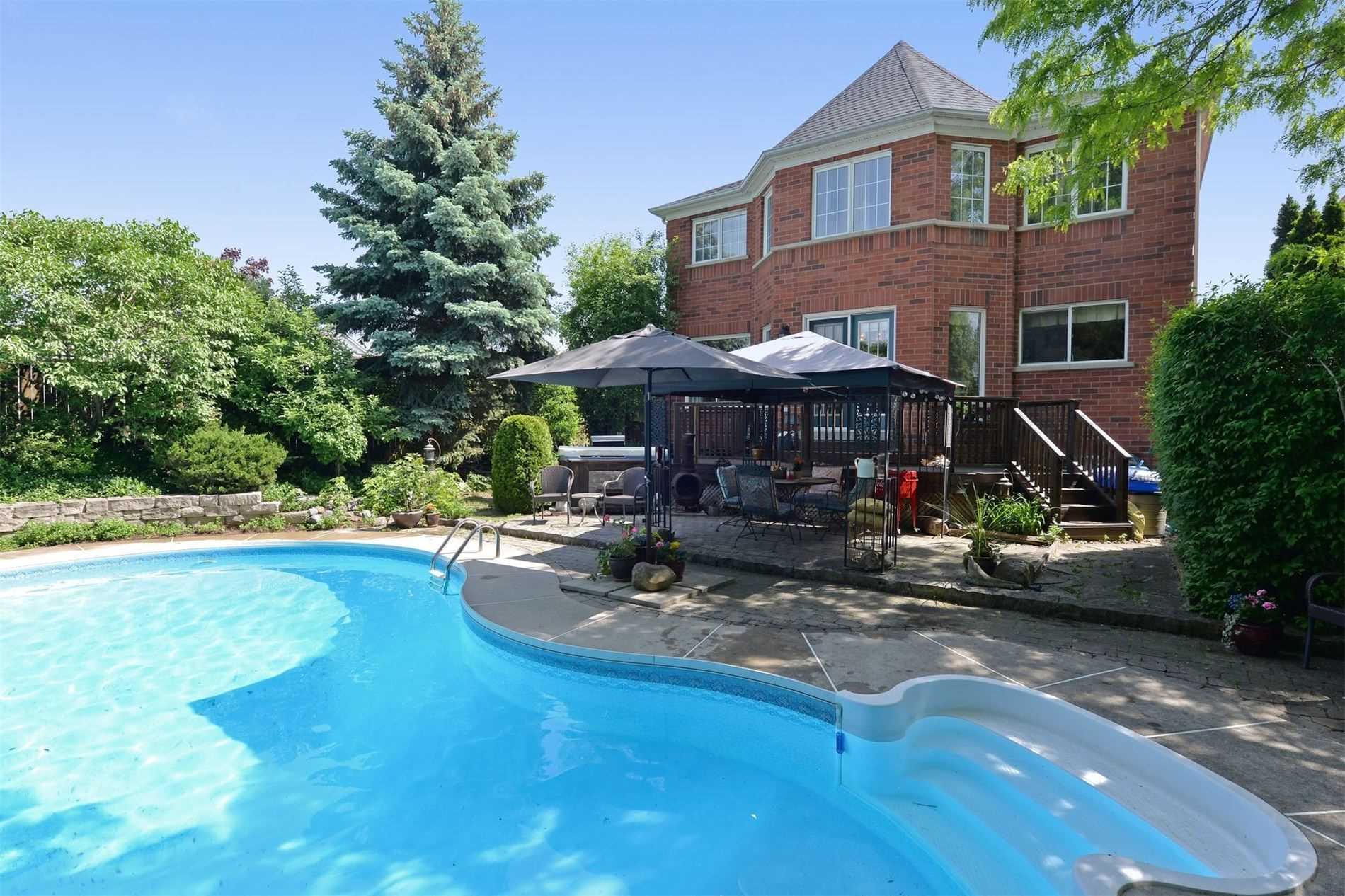 2 Redvers St