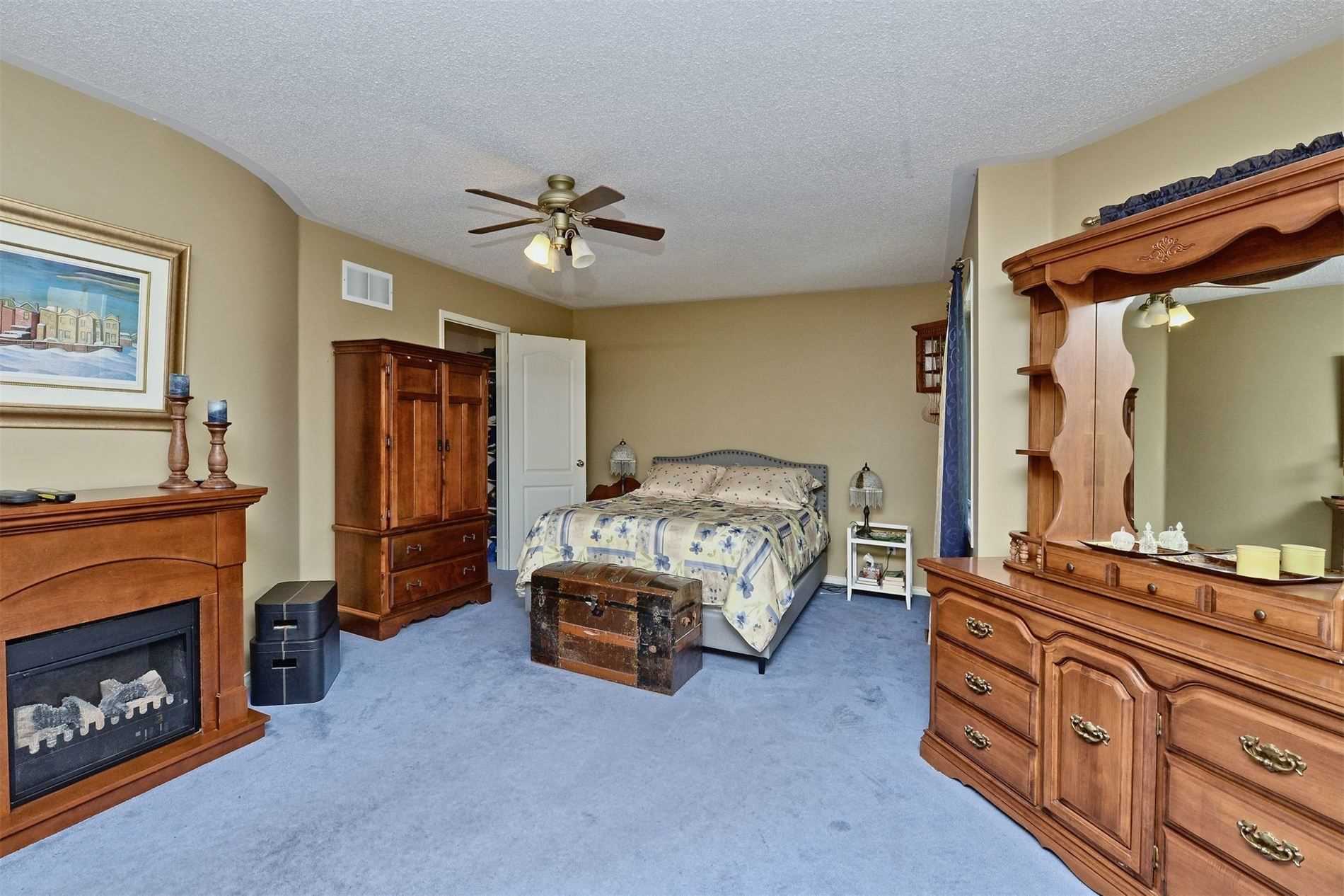 2 Redvers St