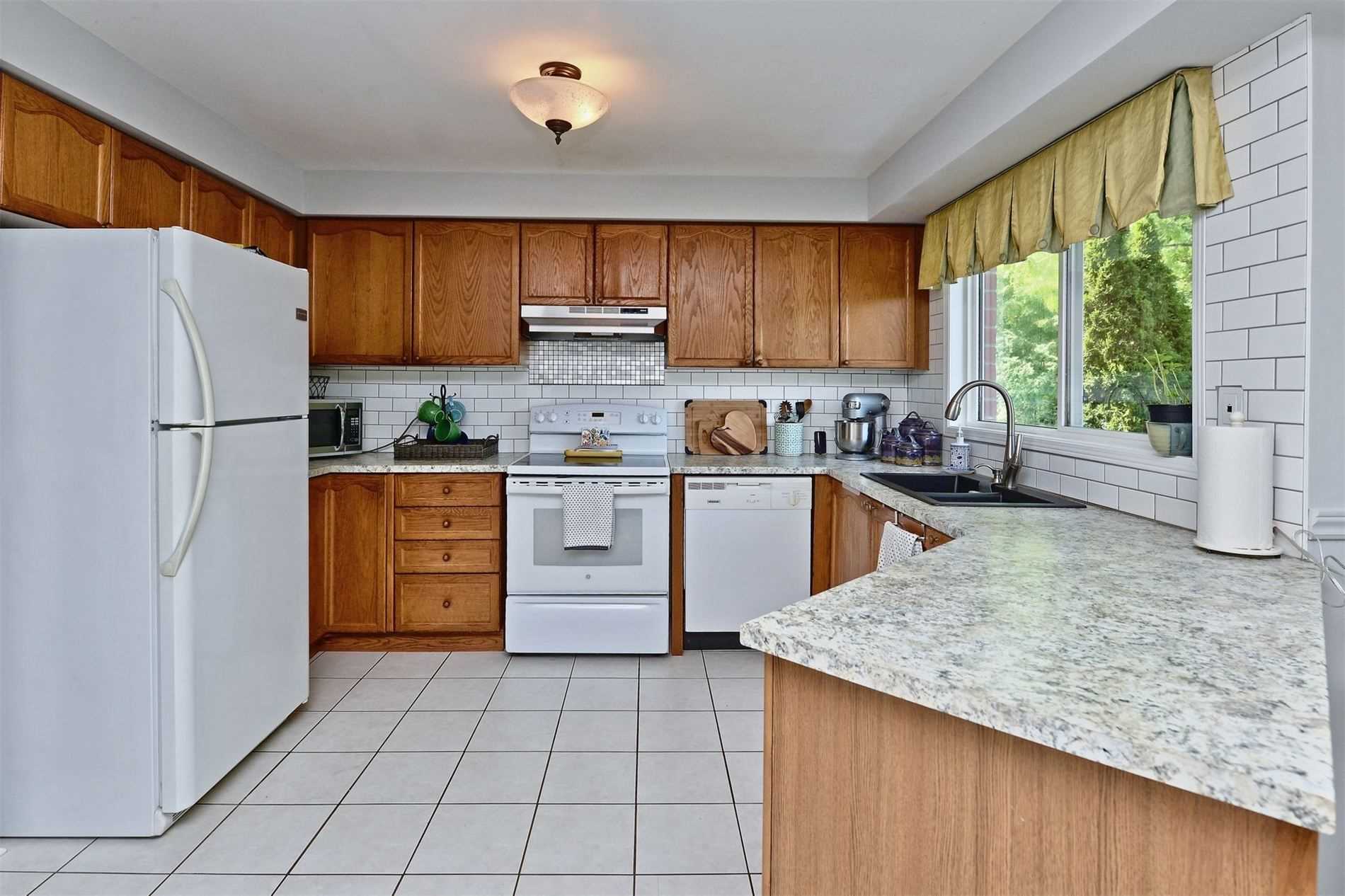 2 Redvers St