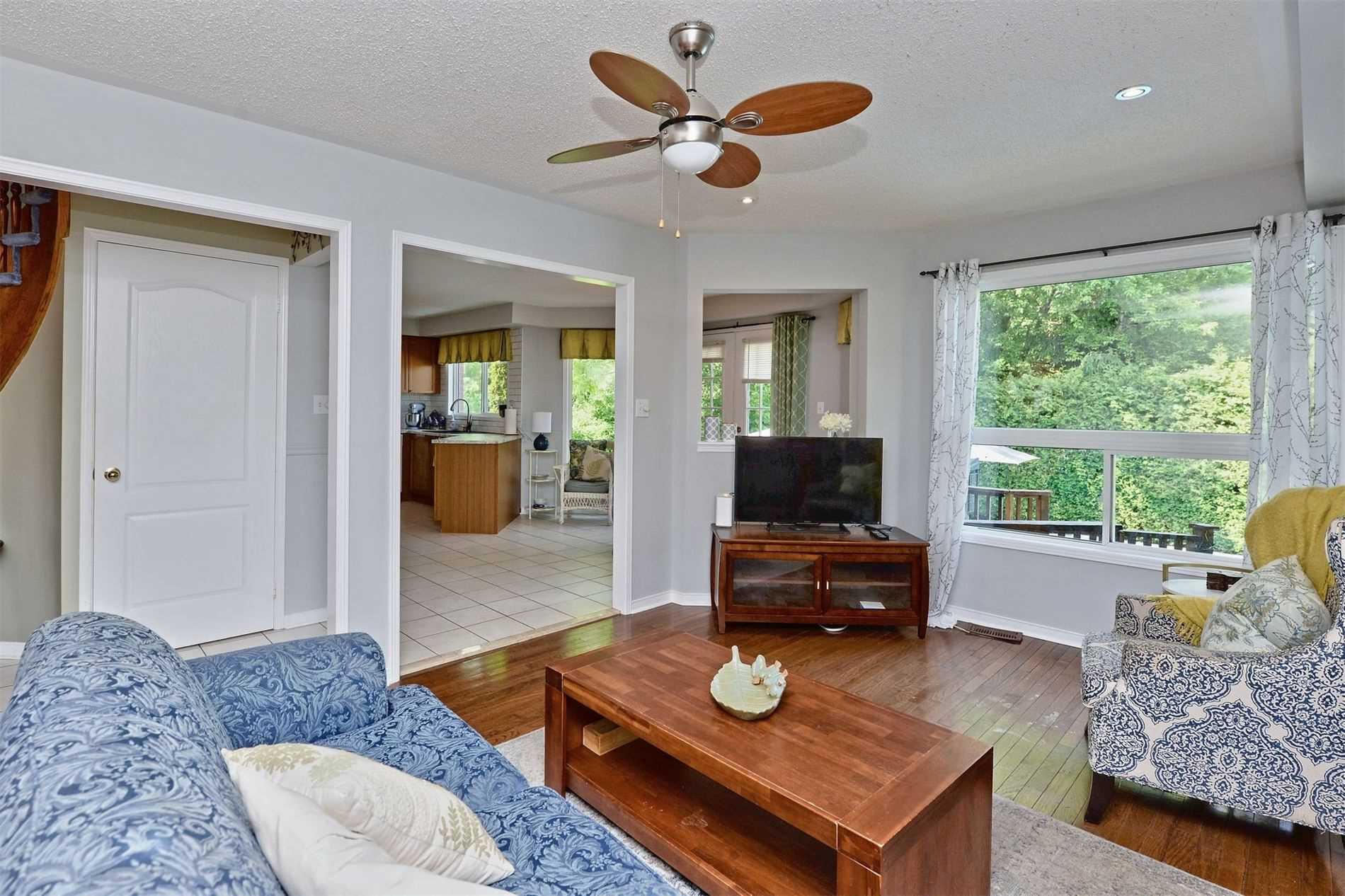 2 Redvers St