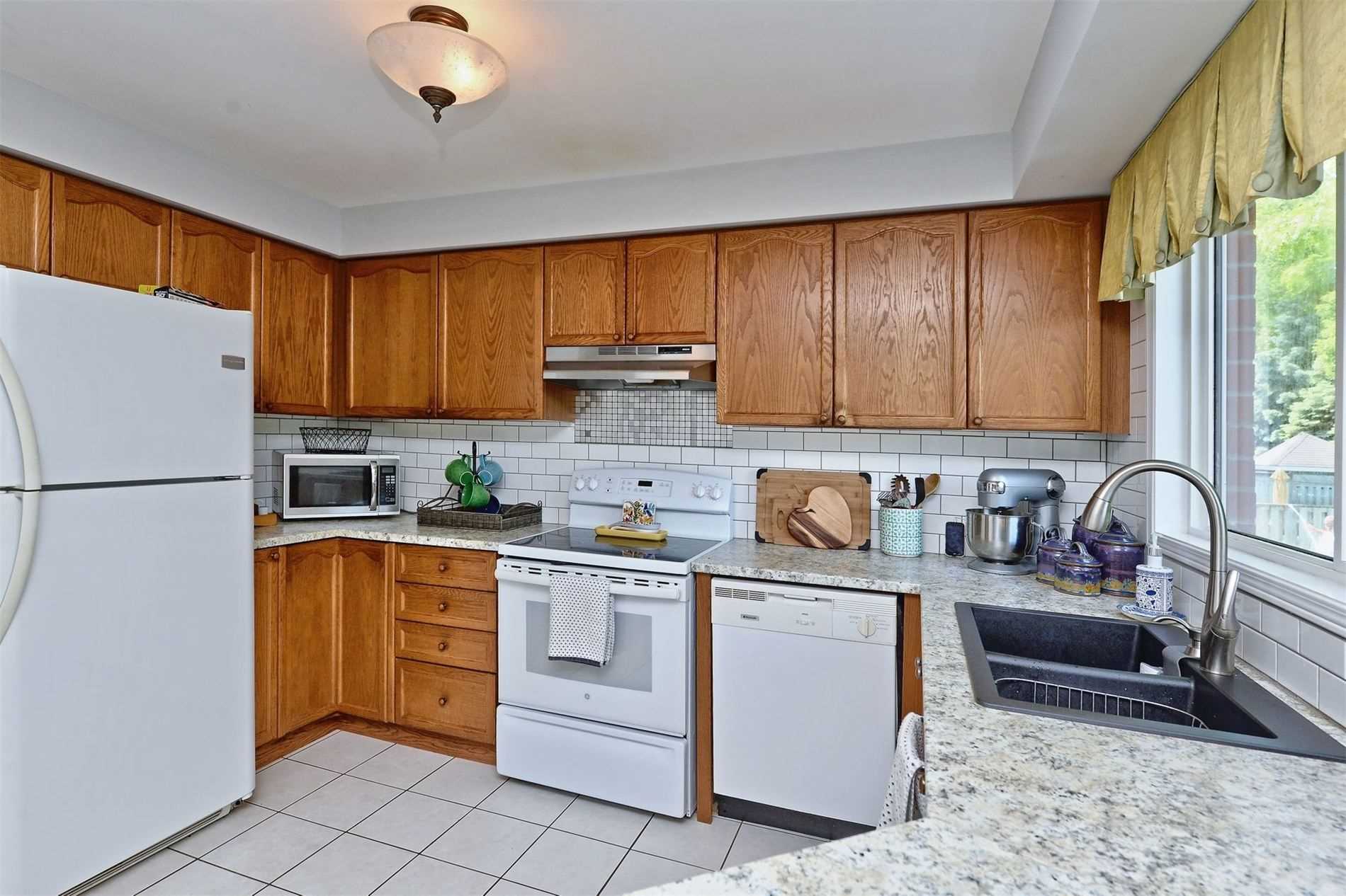 2 Redvers St