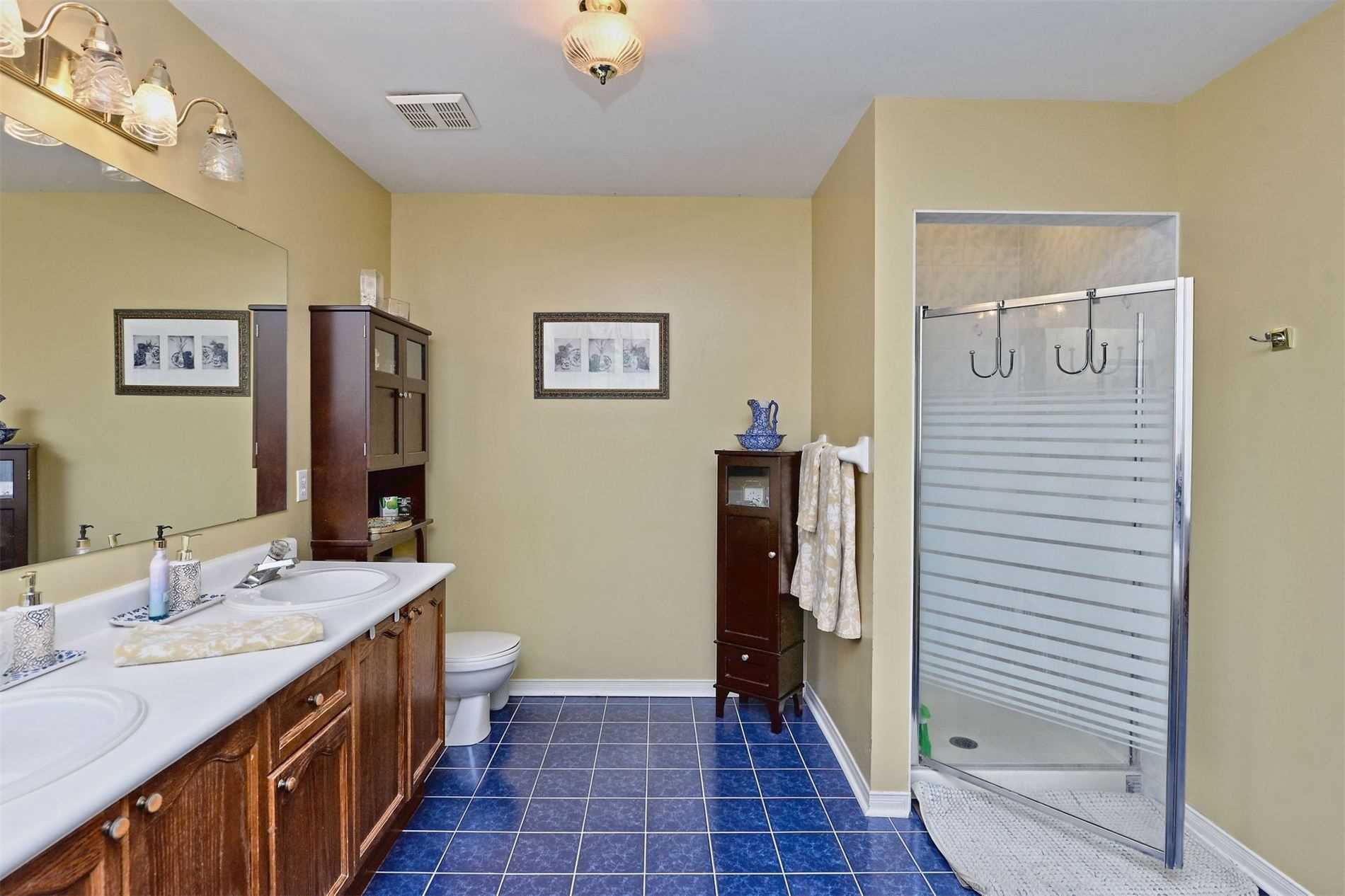 2 Redvers St