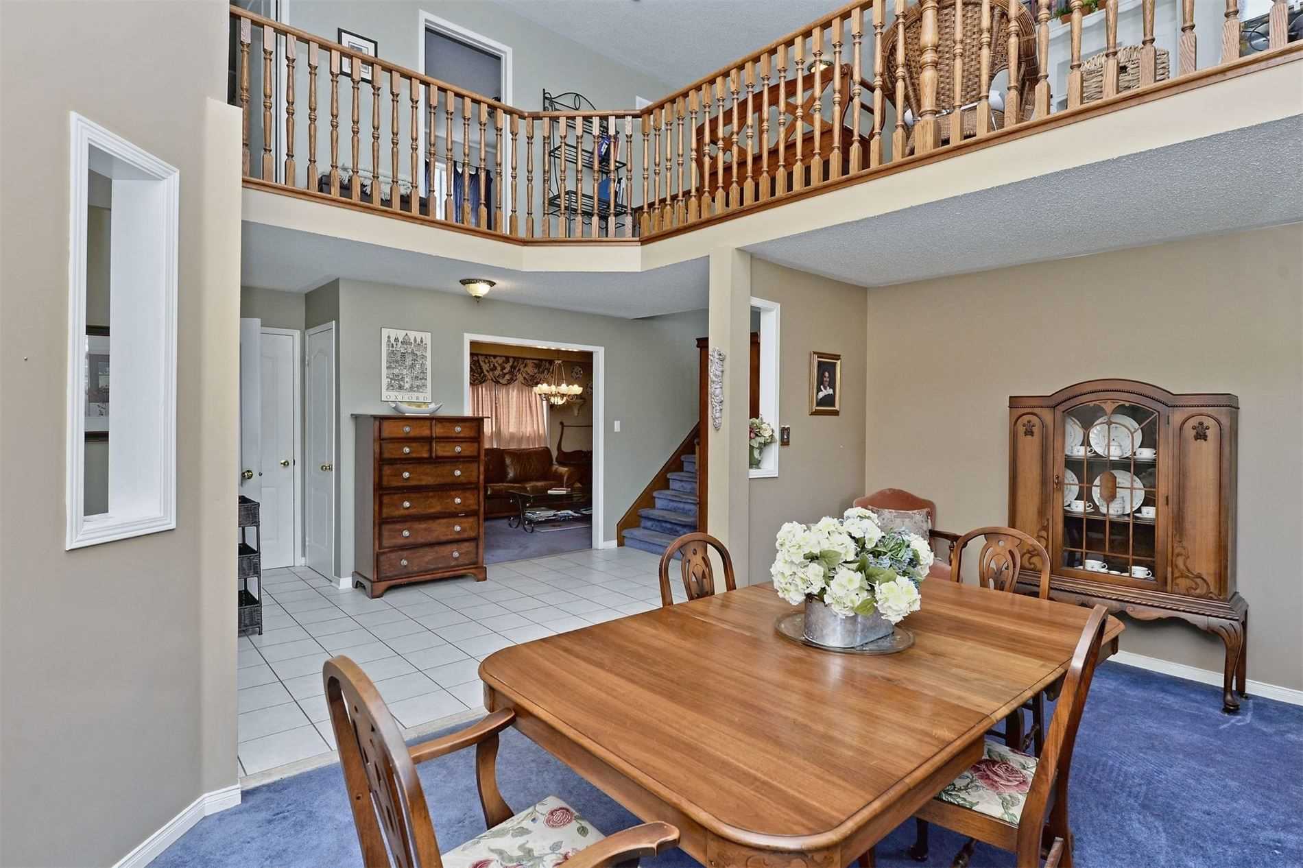 2 Redvers St