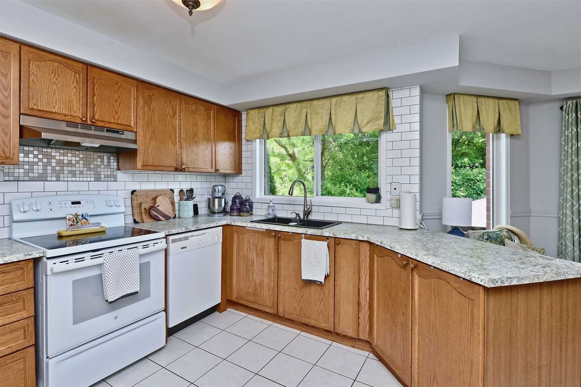 2 Redvers St