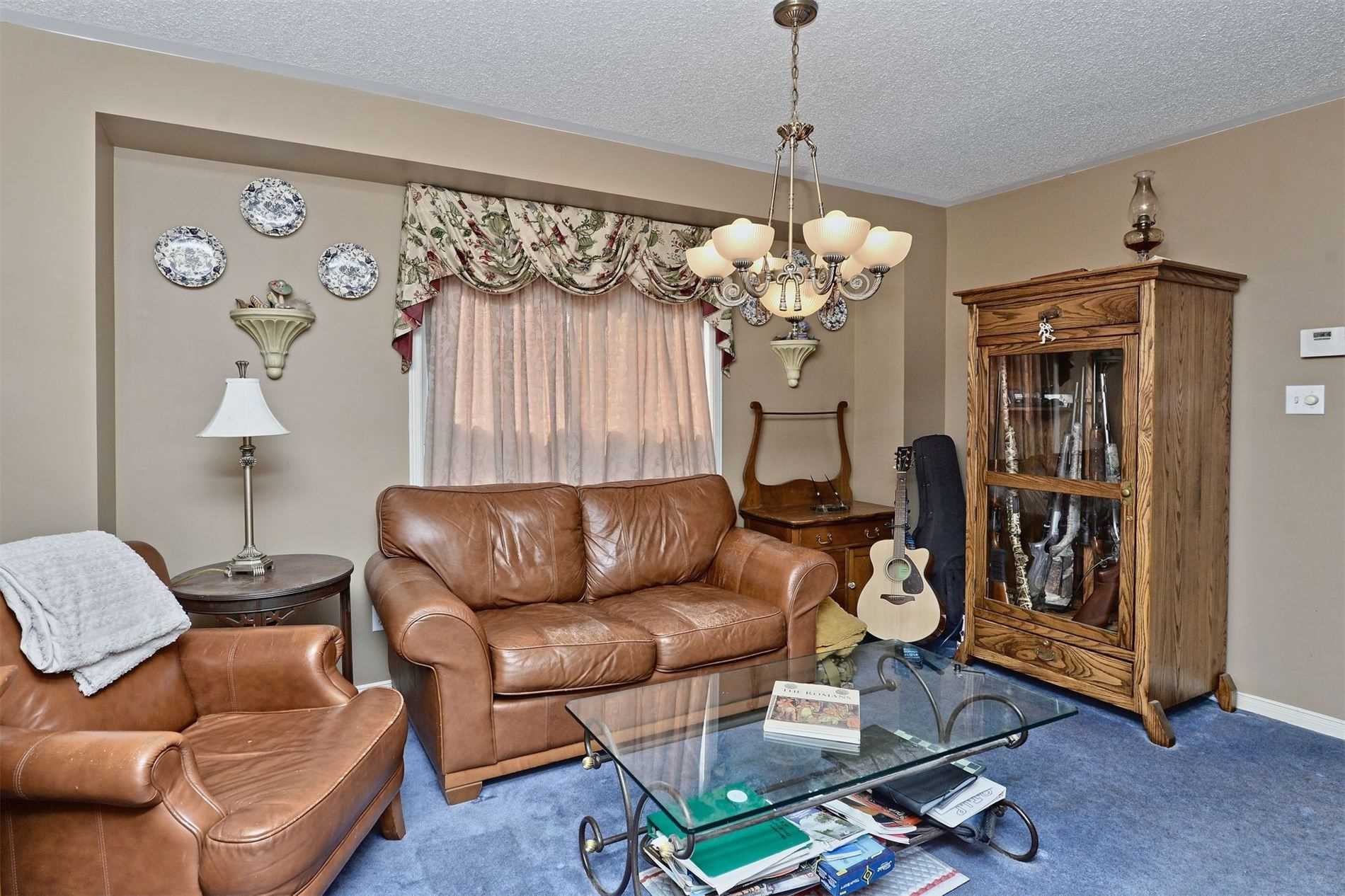 2 Redvers St