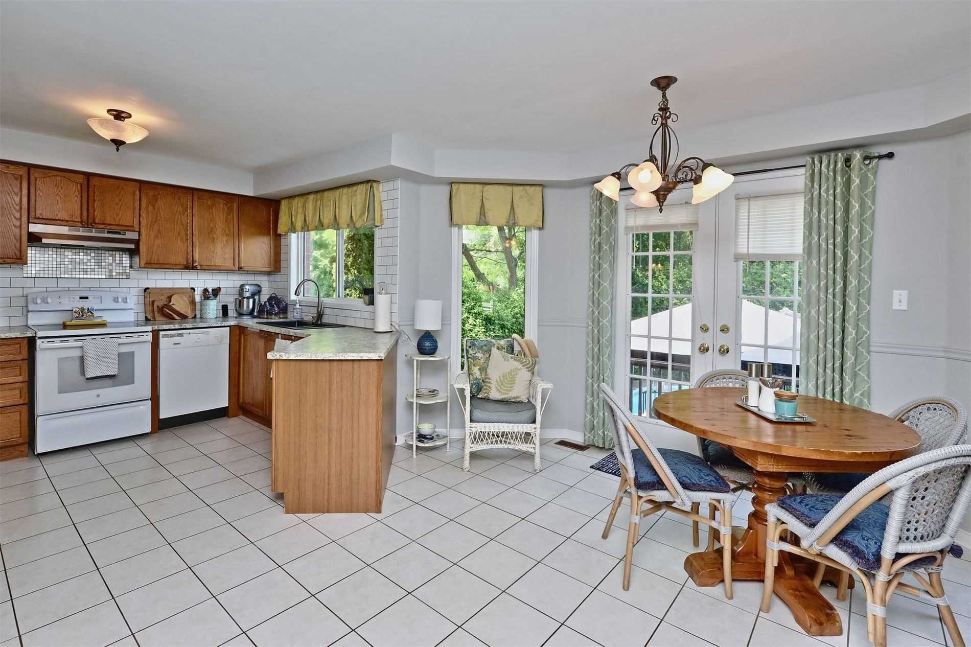 2 Redvers St