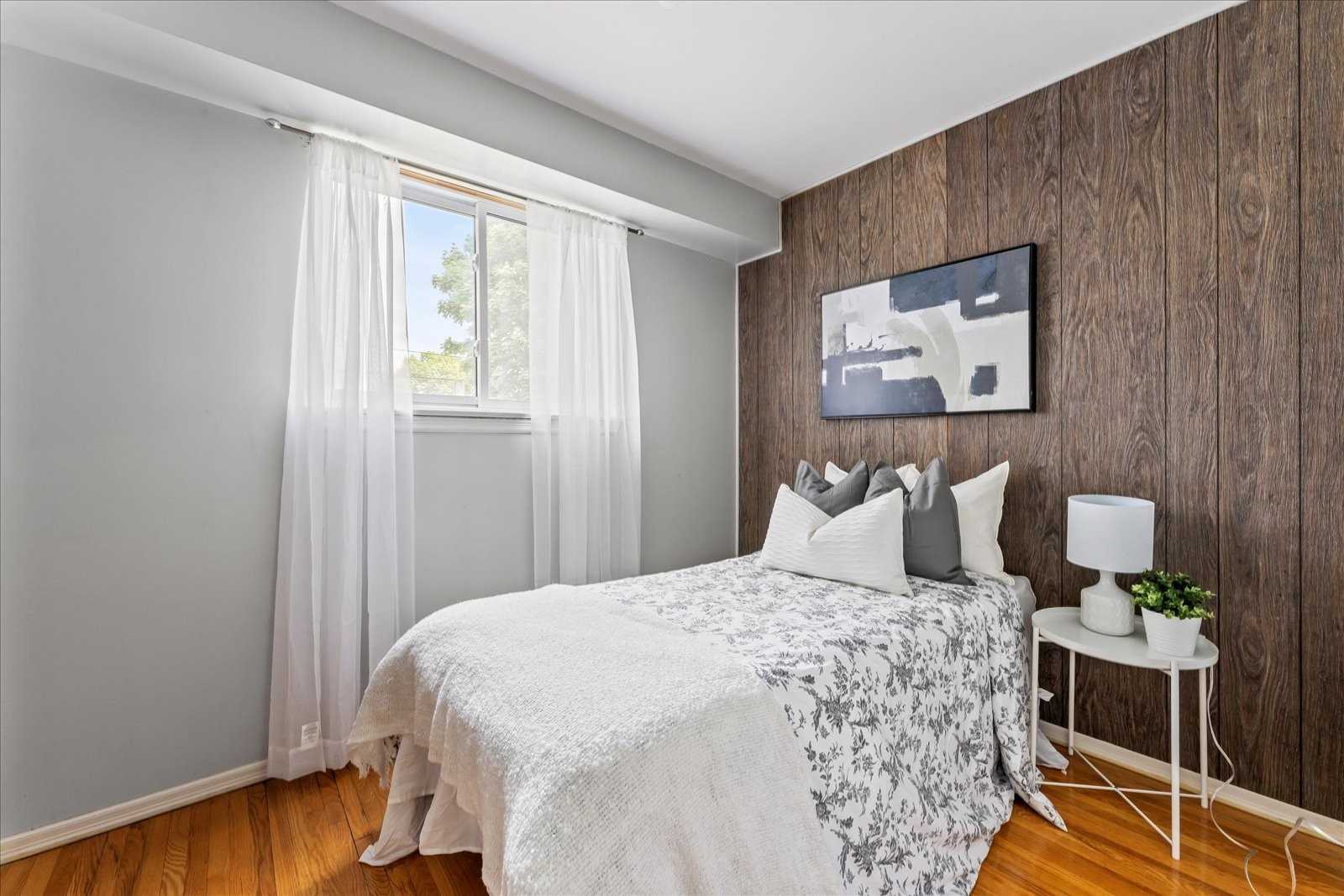 15 Strathy Rd