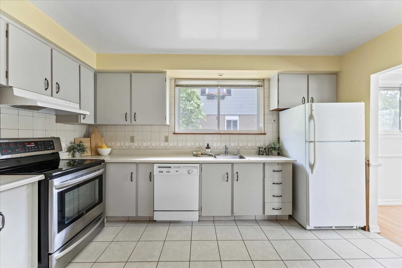15 Strathy Rd