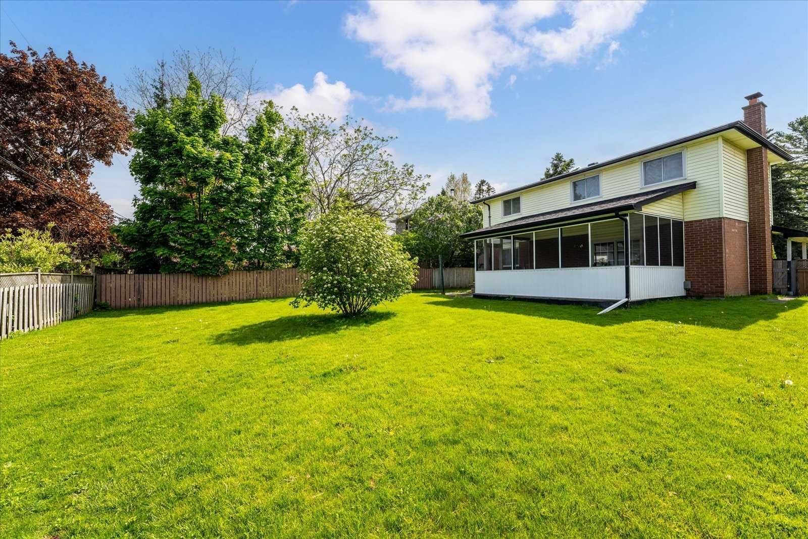 15 Strathy Rd