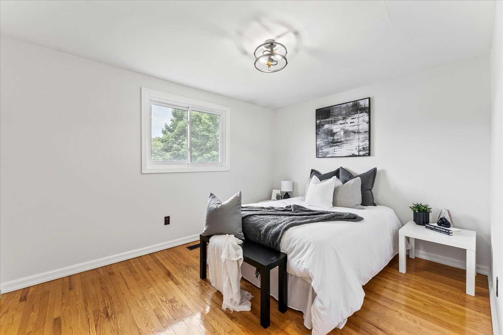 15 Strathy Rd