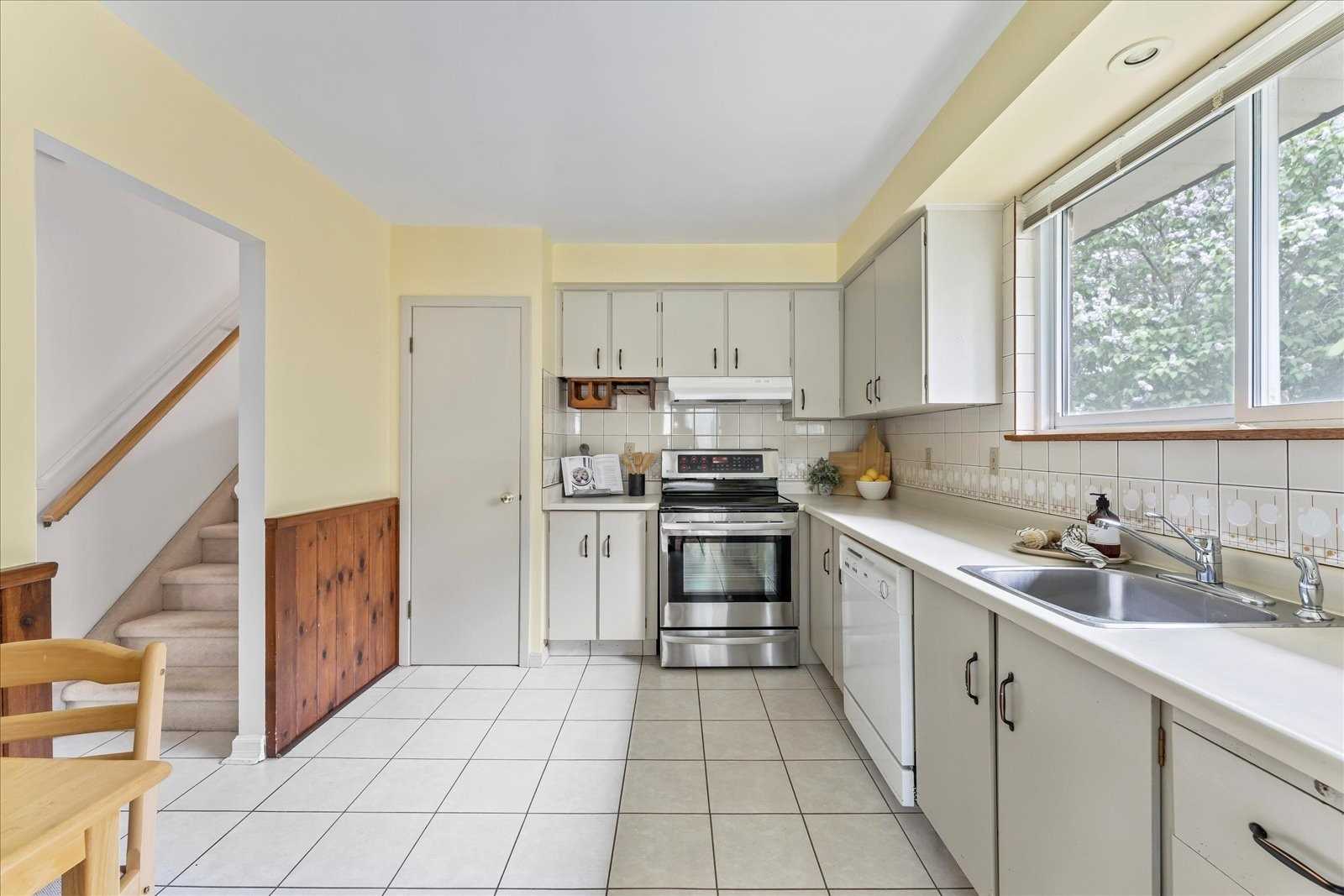 15 Strathy Rd