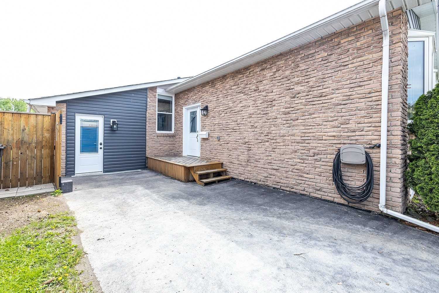 1348 Belair Cres