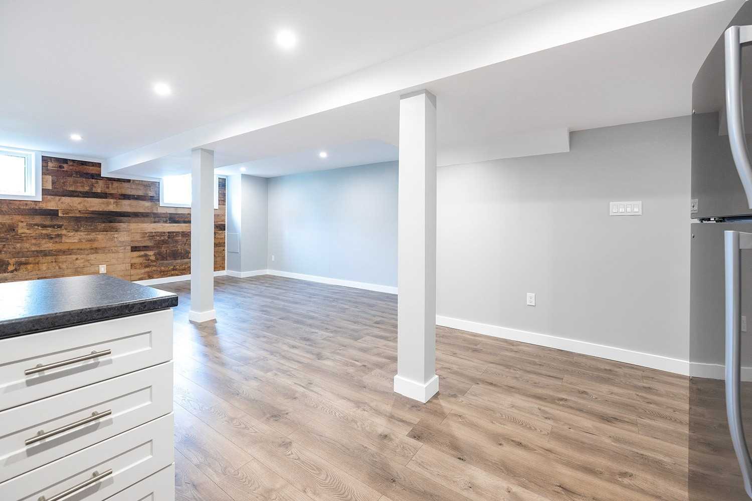 1348 Belair Cres