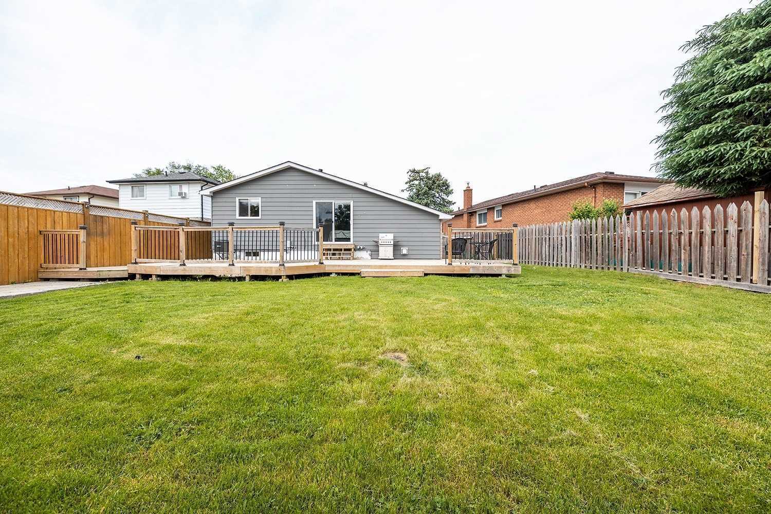 1348 Belair Cres