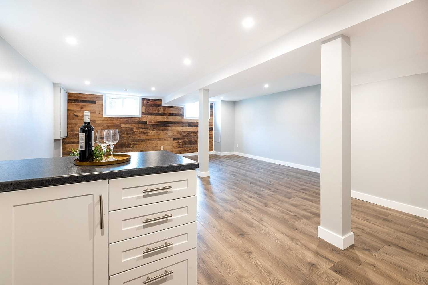 1348 Belair Cres