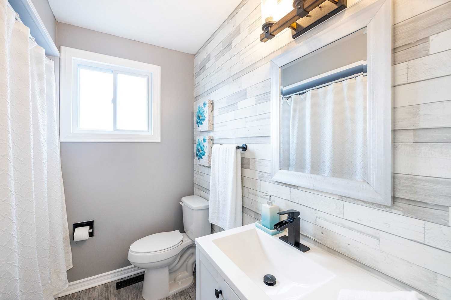 1348 Belair Cres