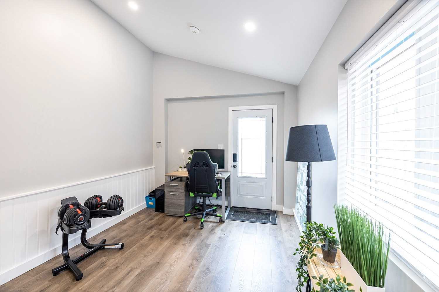 1348 Belair Cres