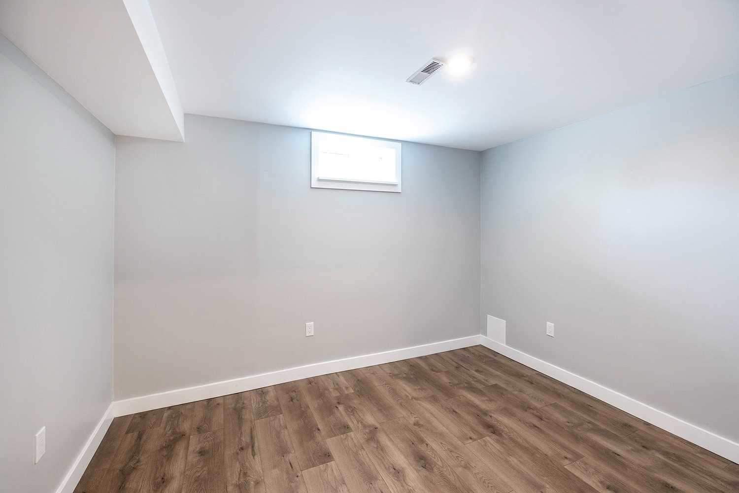 1348 Belair Cres