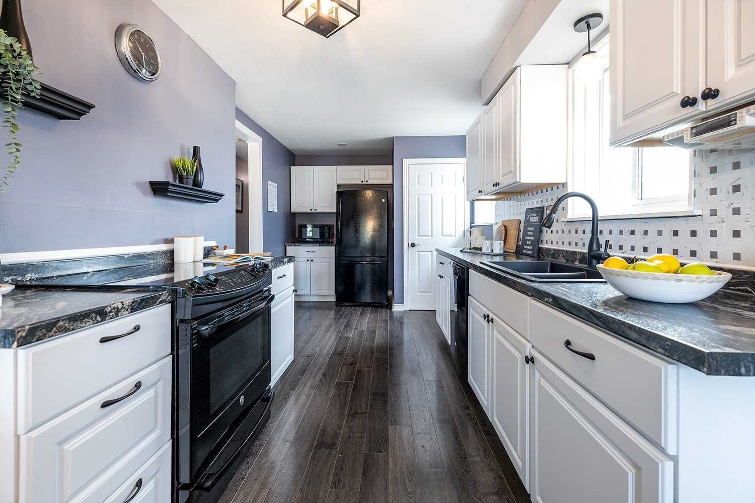 1348 Belair Cres