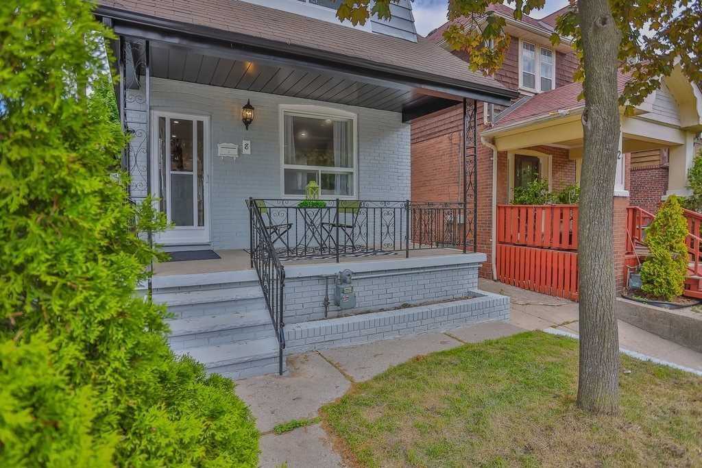 8 Harris Ave