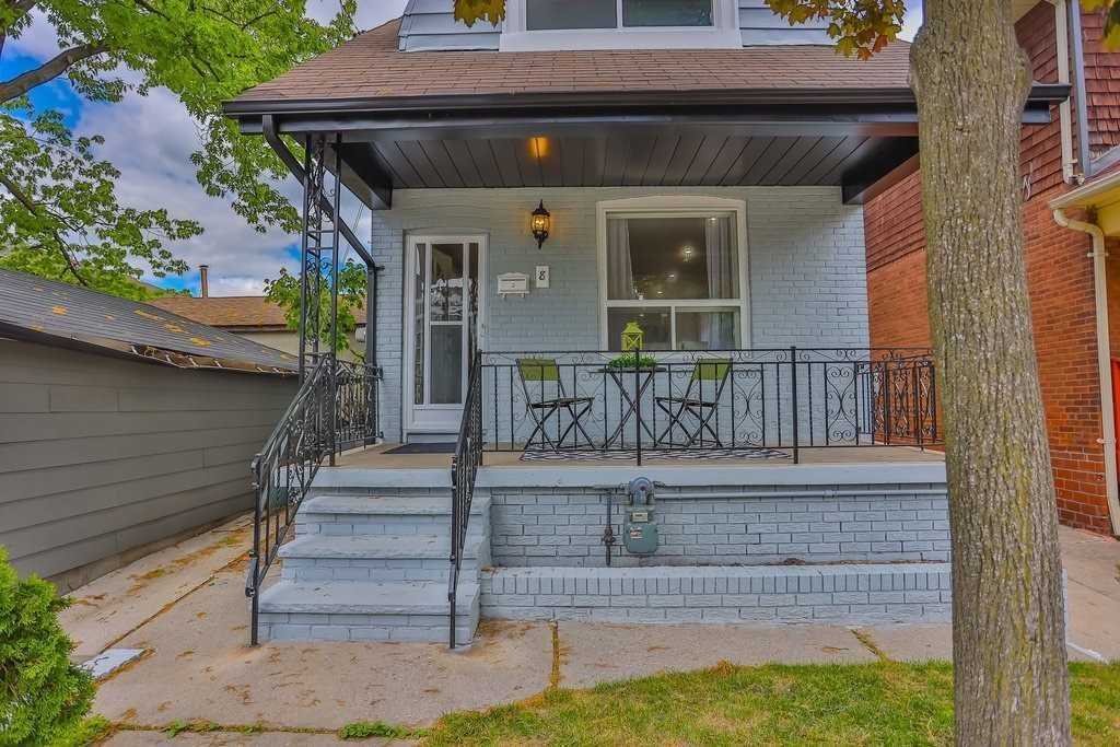 8 Harris Ave