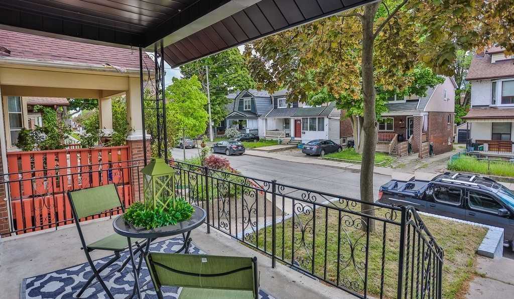 8 Harris Ave