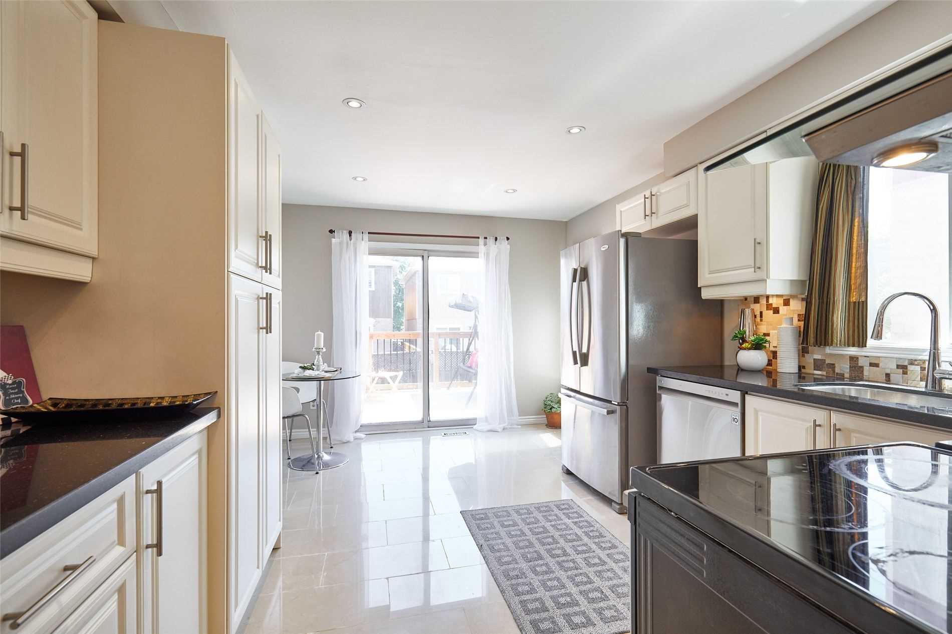 1632 Fairfield Cres
