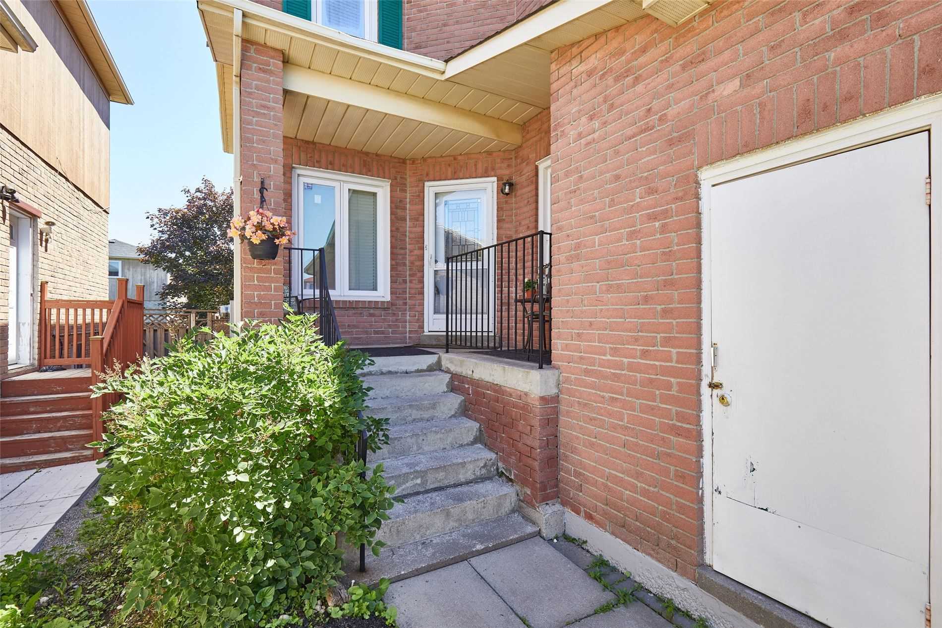 1632 Fairfield Cres