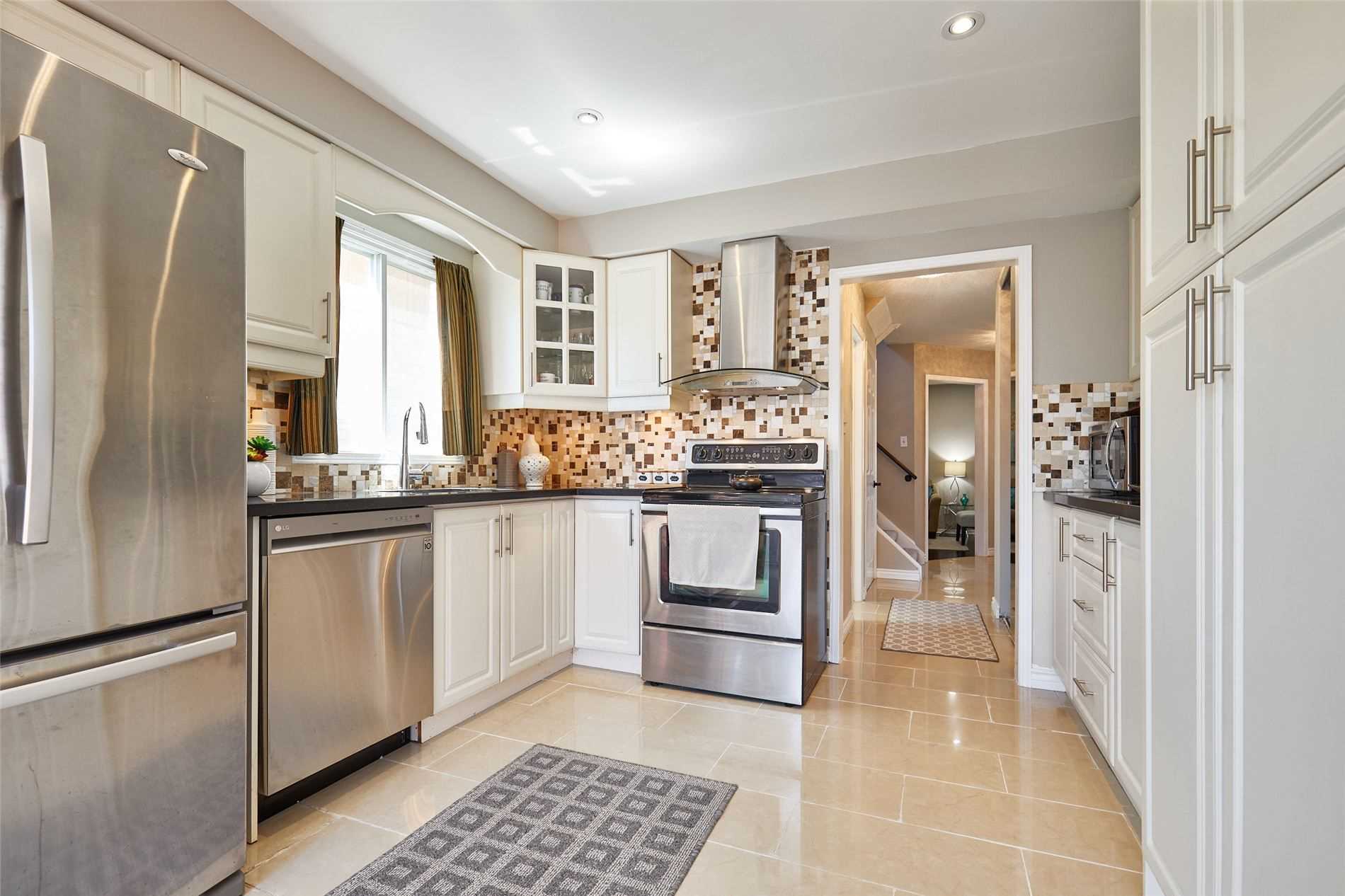 1632 Fairfield Cres
