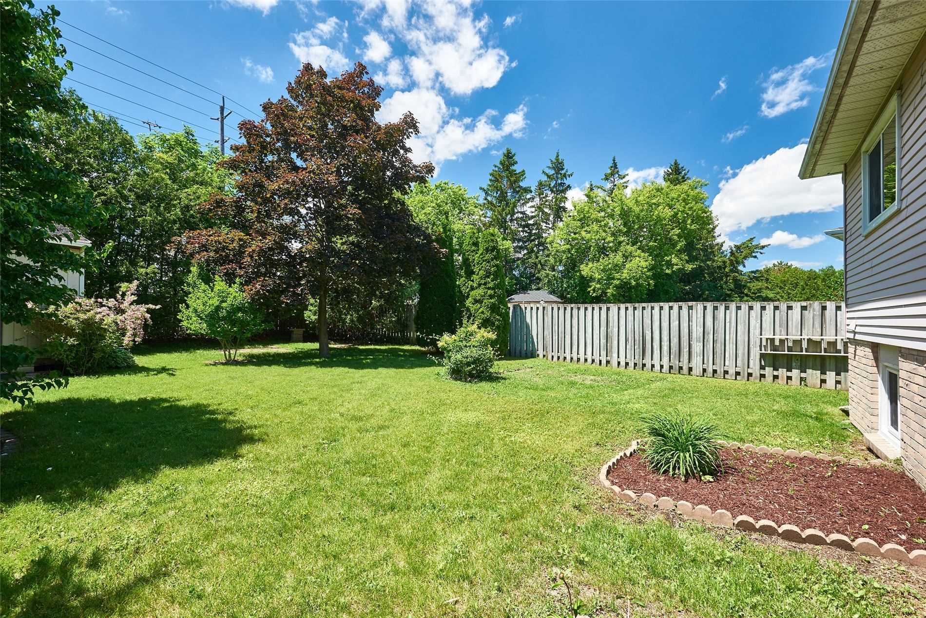 412 Prince Of Wales Dr, Whitby