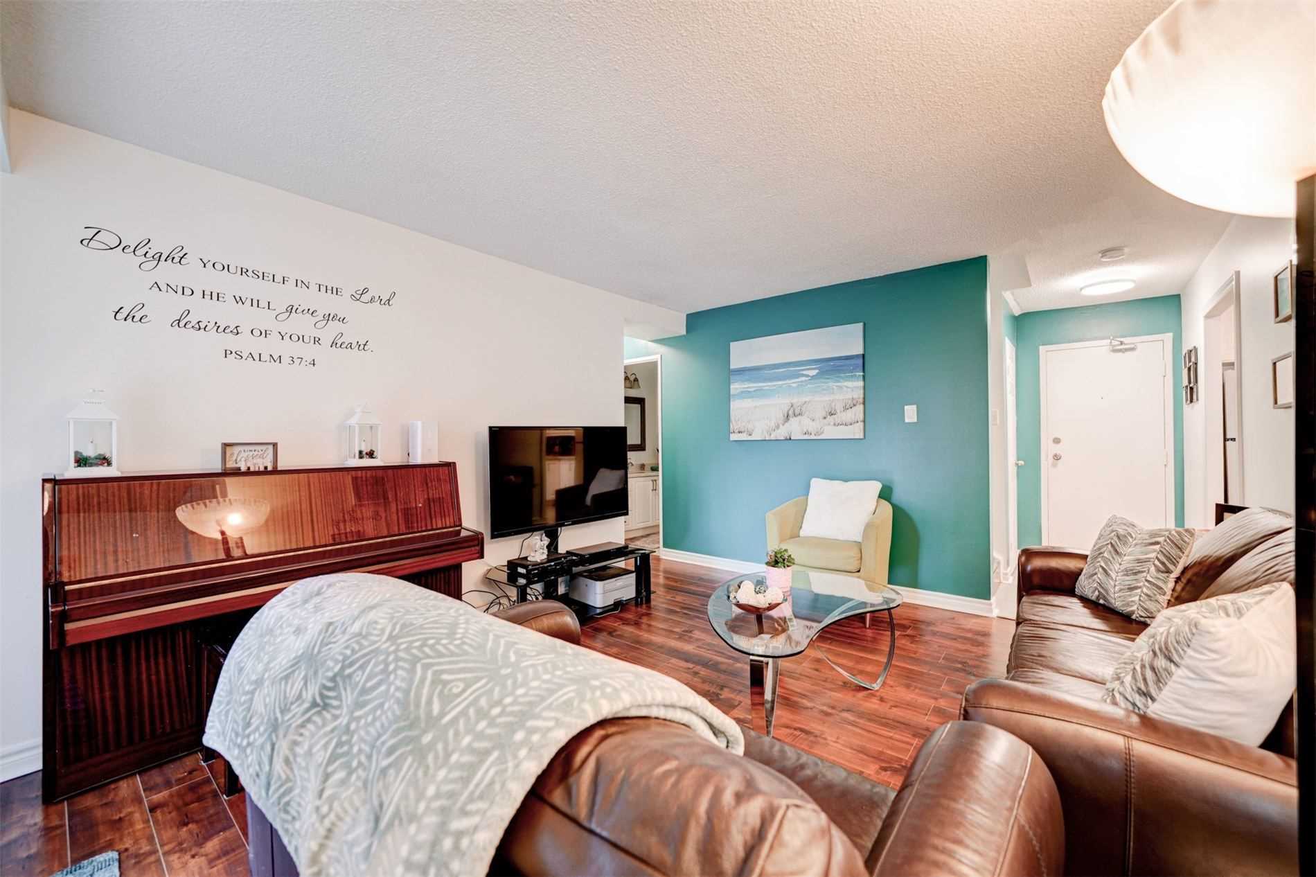 4062 Lawrence Ave E, #106