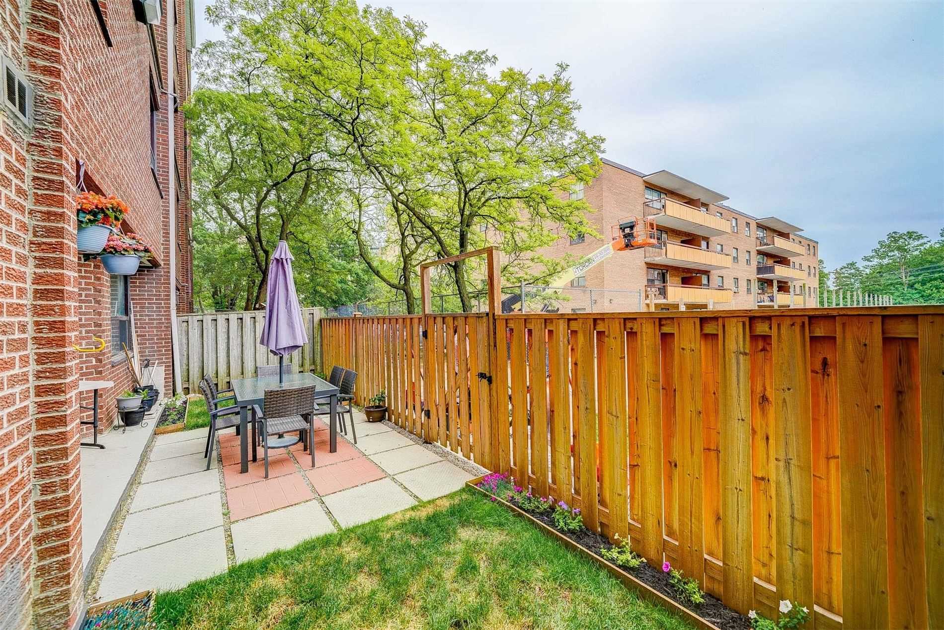 4062 Lawrence Ave E, #106