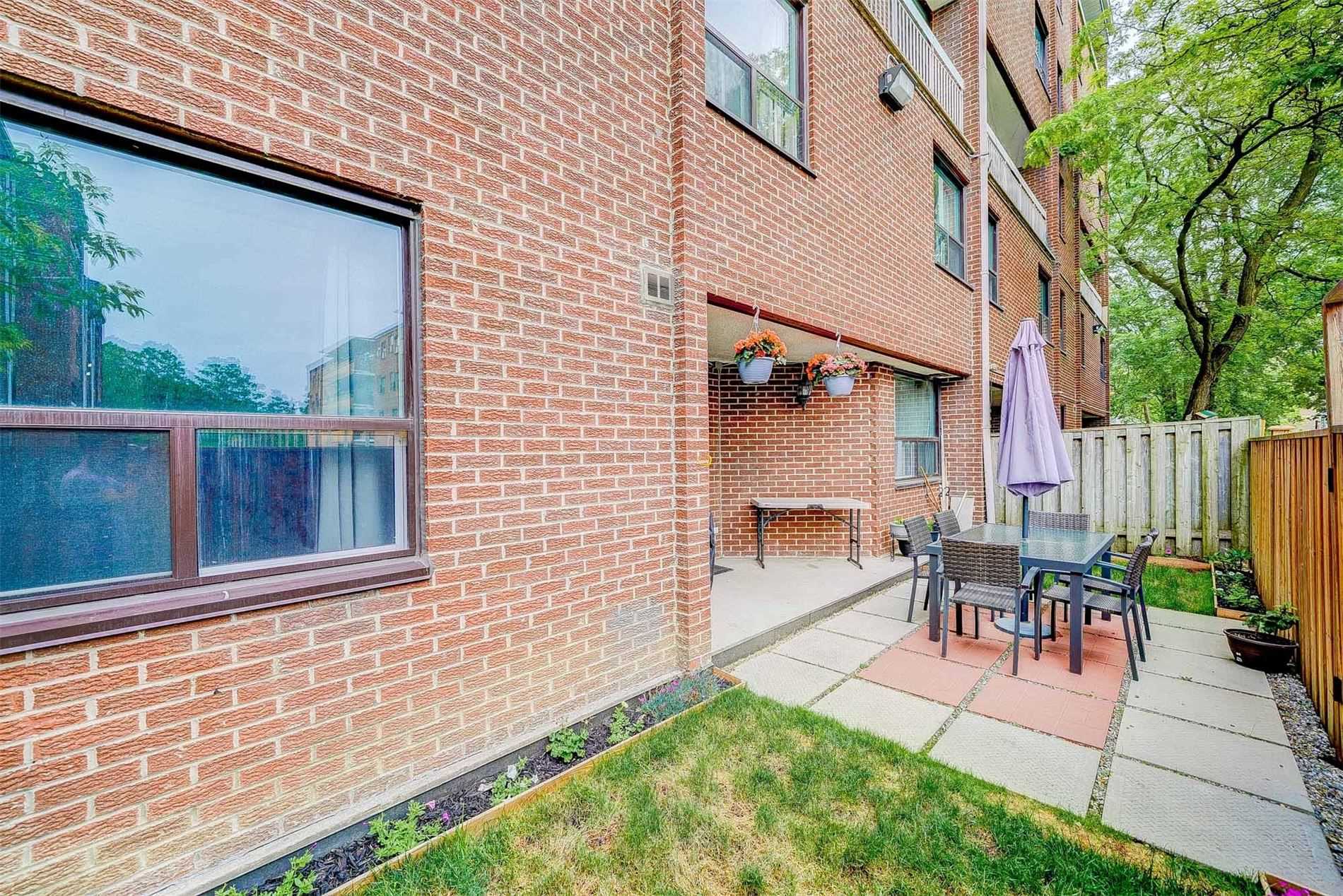 4062 Lawrence Ave E, #106