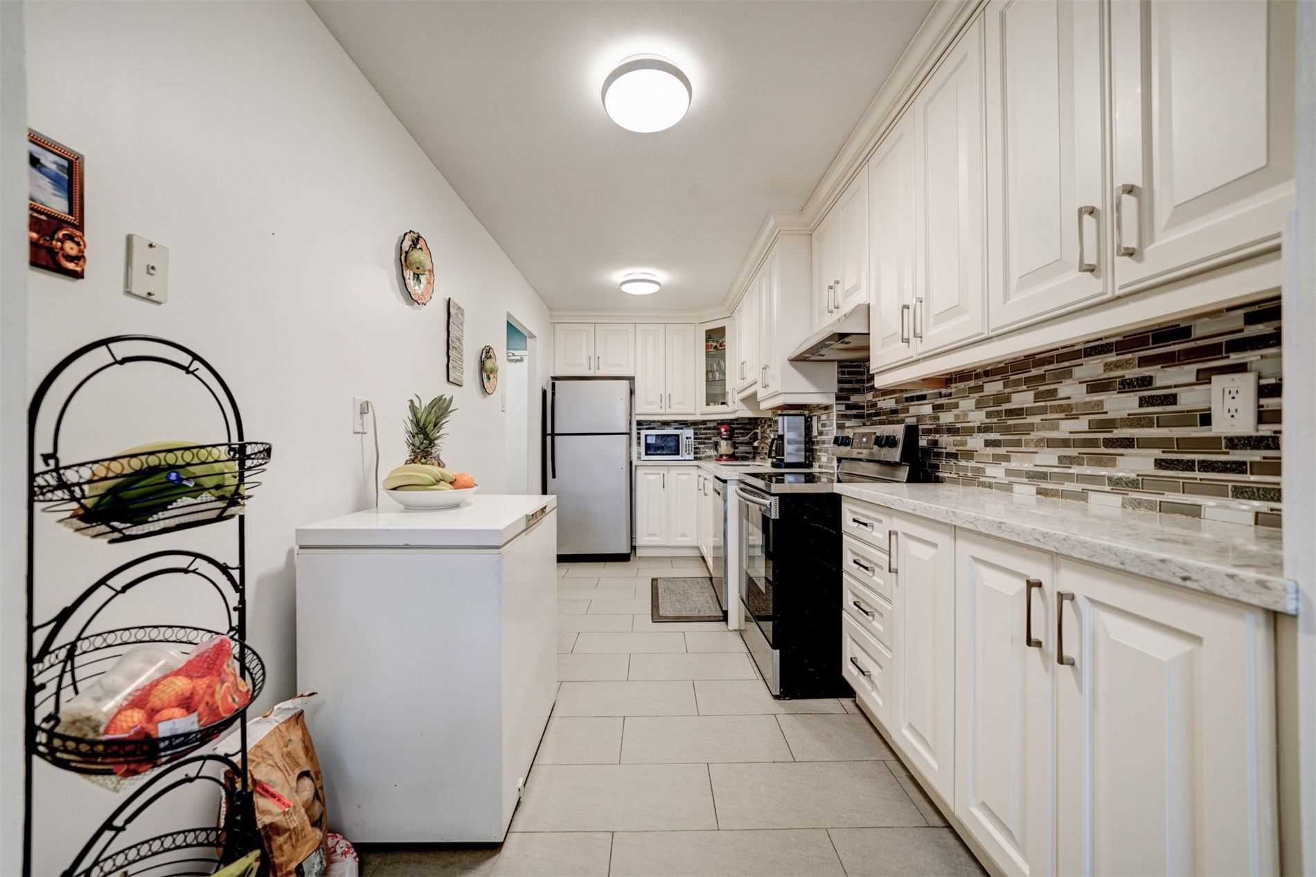 4062 Lawrence Ave E, #106