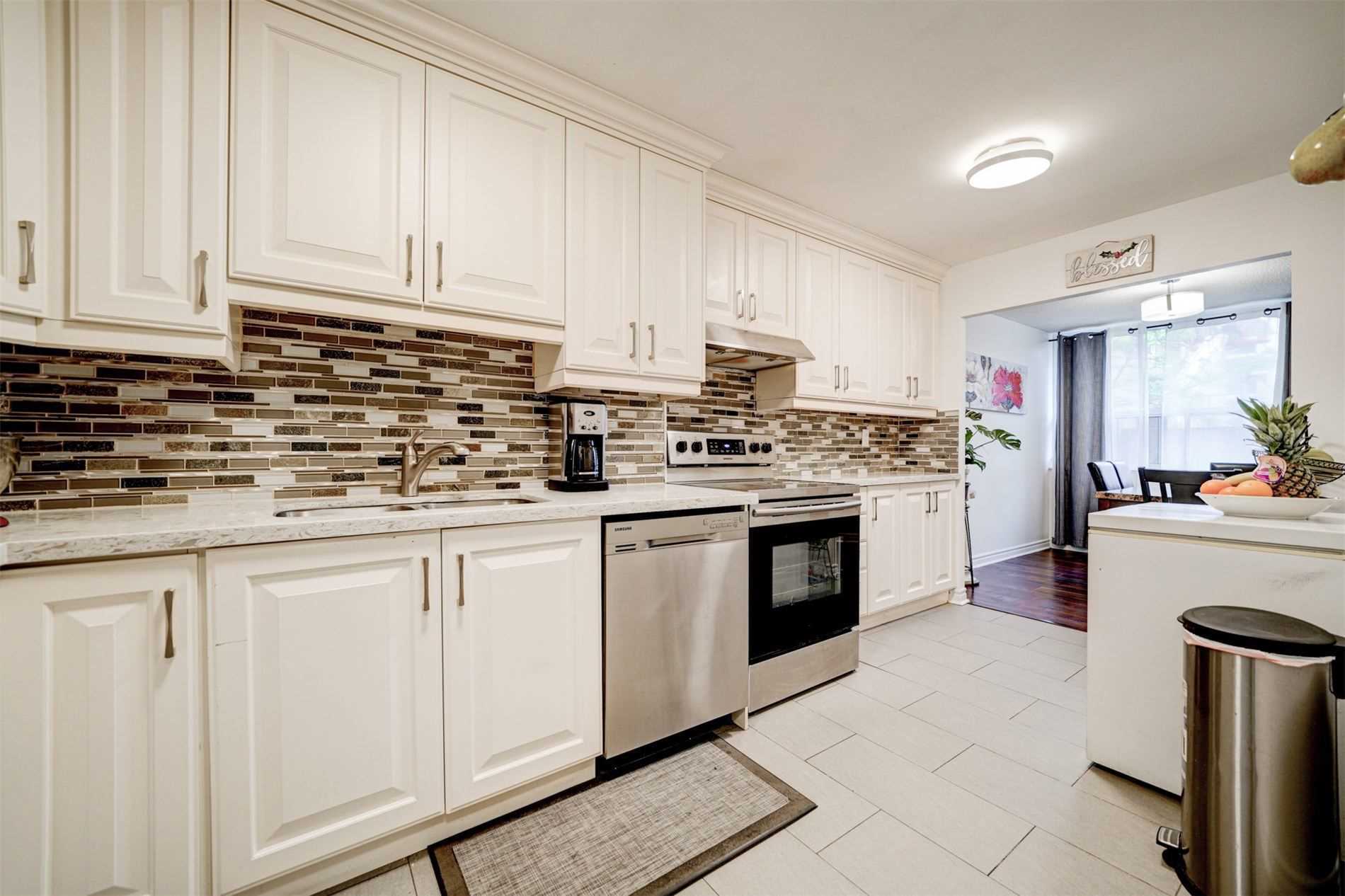 4062 Lawrence Ave E, #106