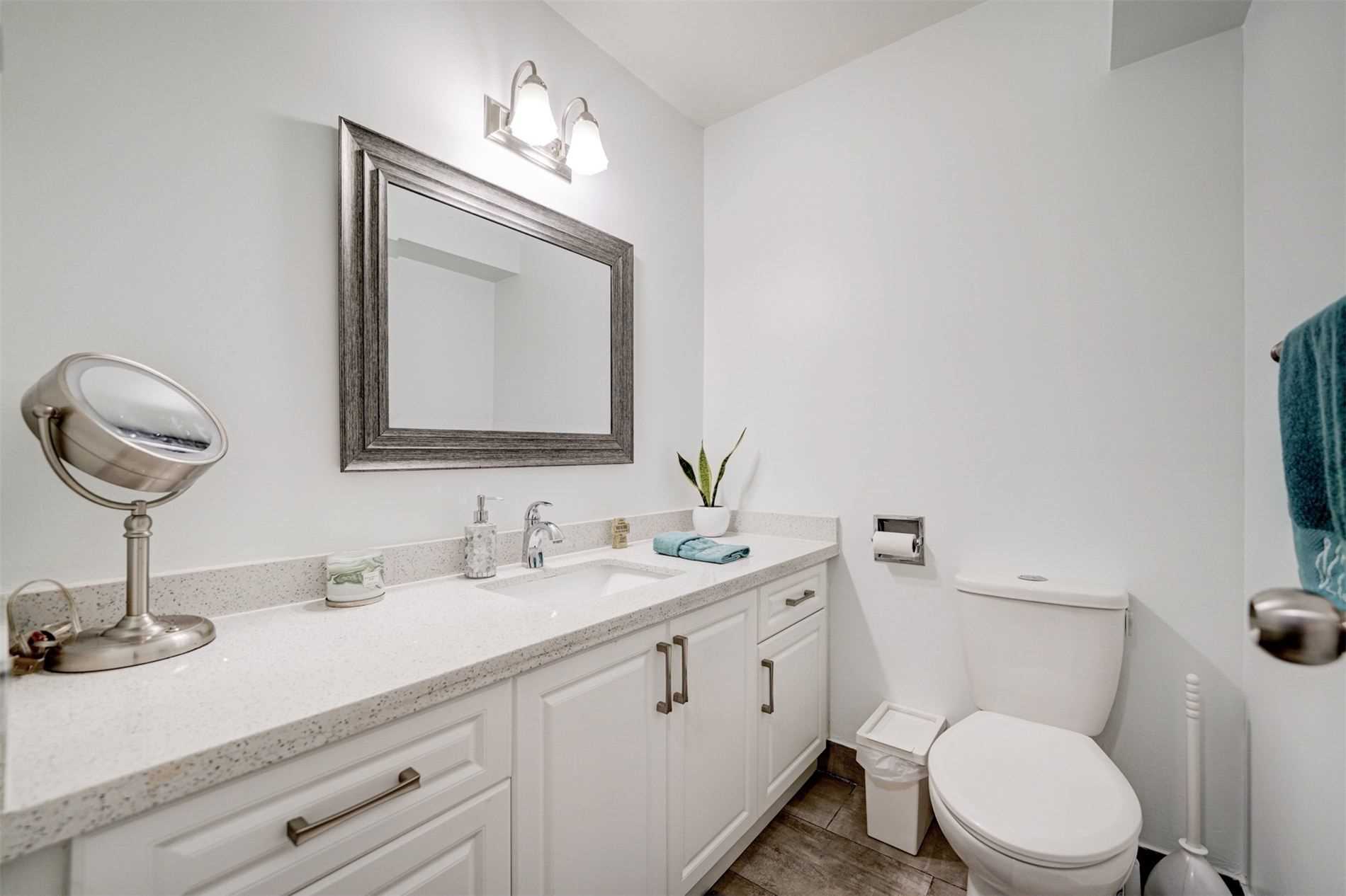 4062 Lawrence Ave E, #106