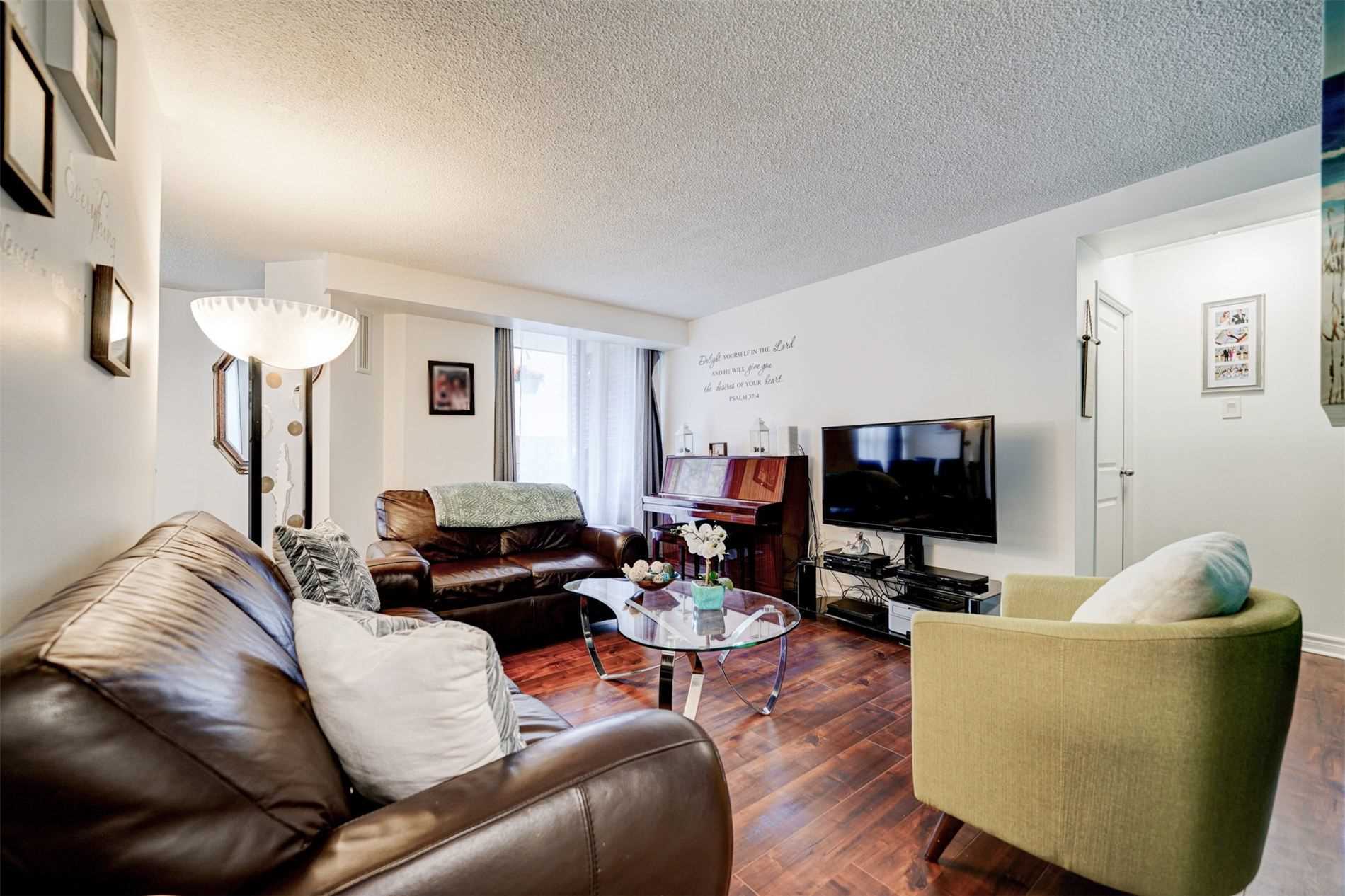4062 Lawrence Ave E, #106